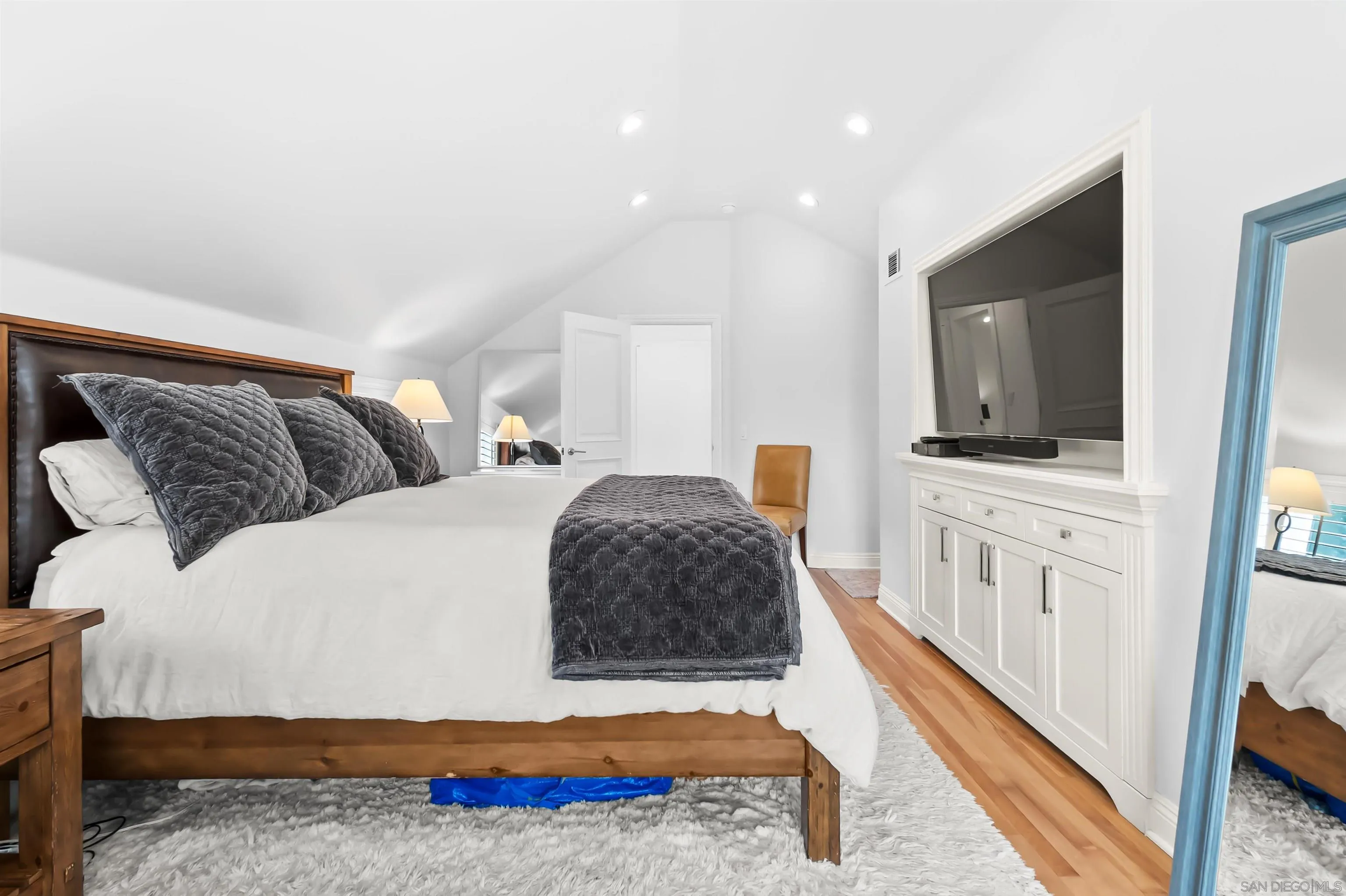 https://cdn.realtyfeed.com/cdn/127/250036566/c88c64f34cd29eb63d1aced15ba7fe93.webp
