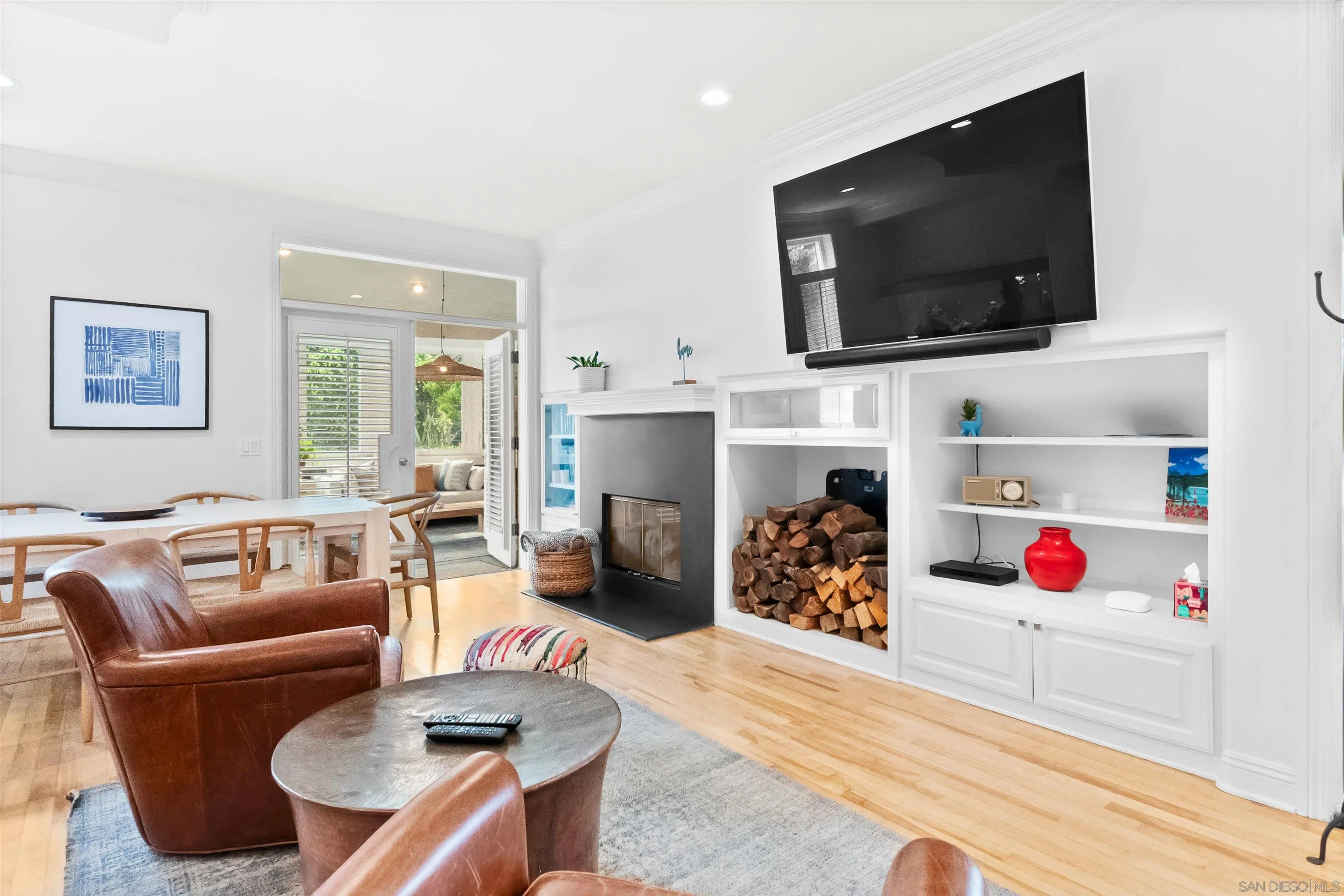 https://cdn.realtyfeed.com/cdn/127/250036566/eeb3cb308daf997126738c14008bb941.webp
