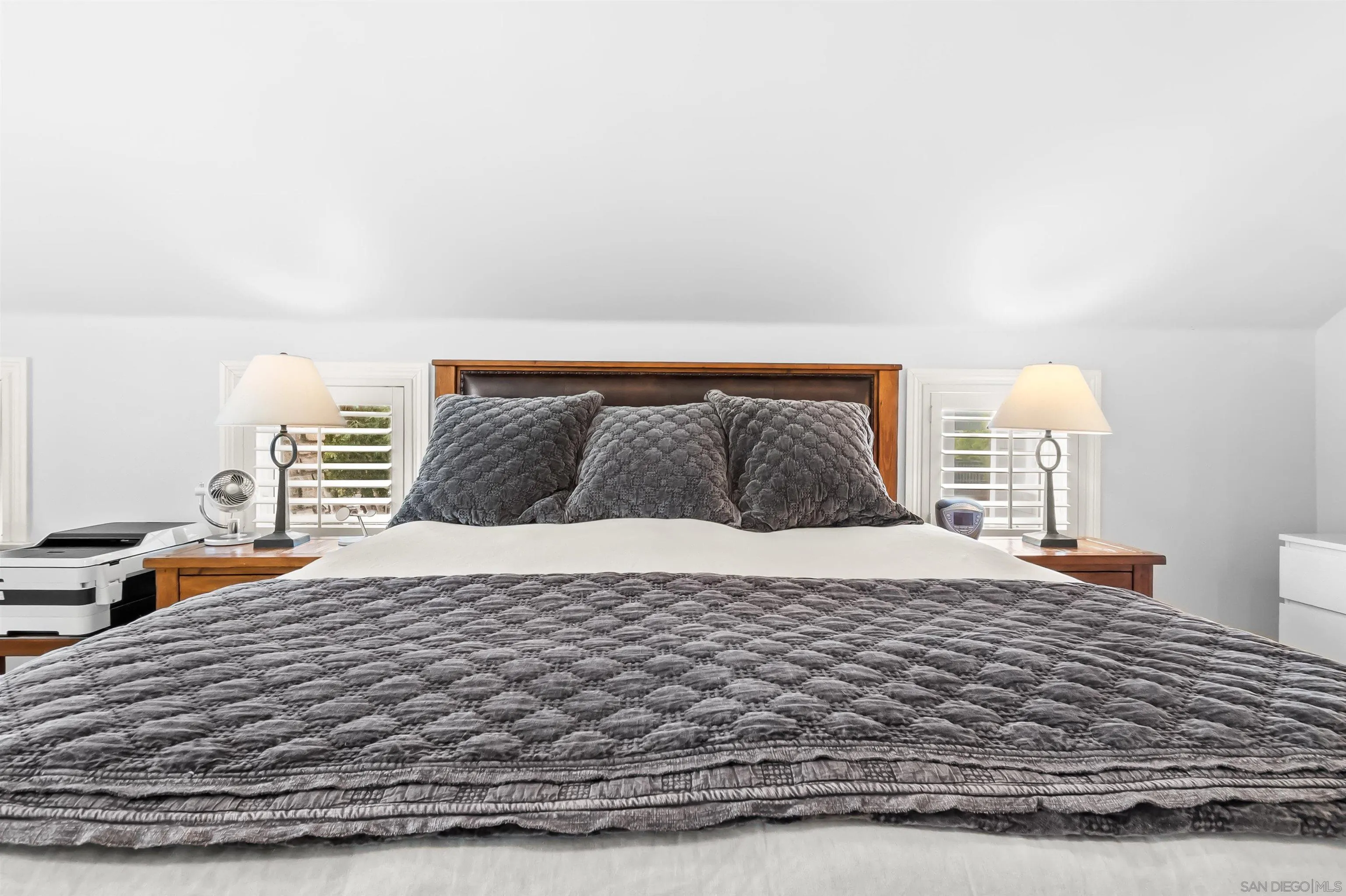https://cdn.realtyfeed.com/cdn/127/250036566/f70d7970992c4a4b52aa63d23ea460eb.webp