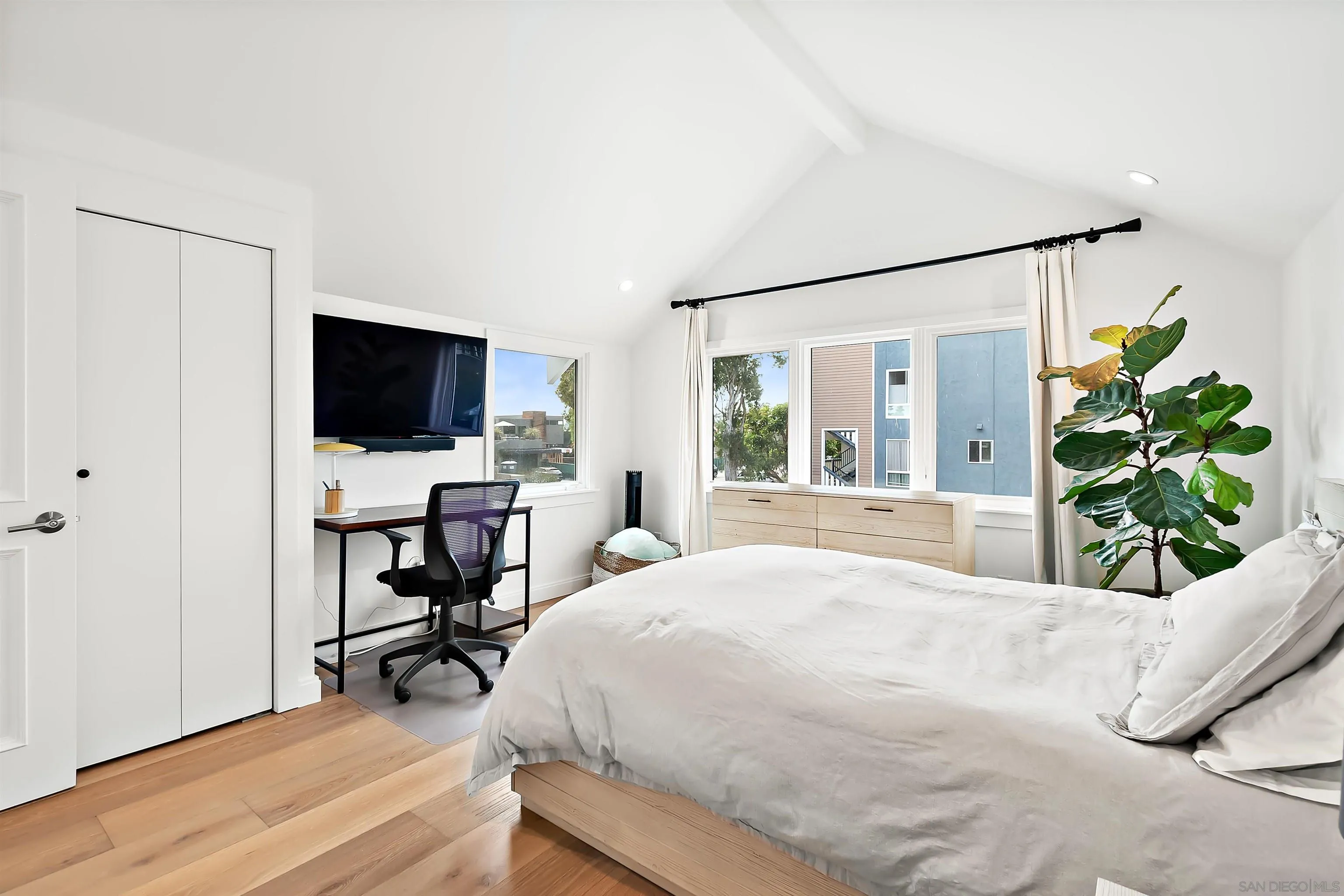 https://cdn.realtyfeed.com/cdn/127/250036566/fafab48517d7f6430f56a25c89fd4a43.webp