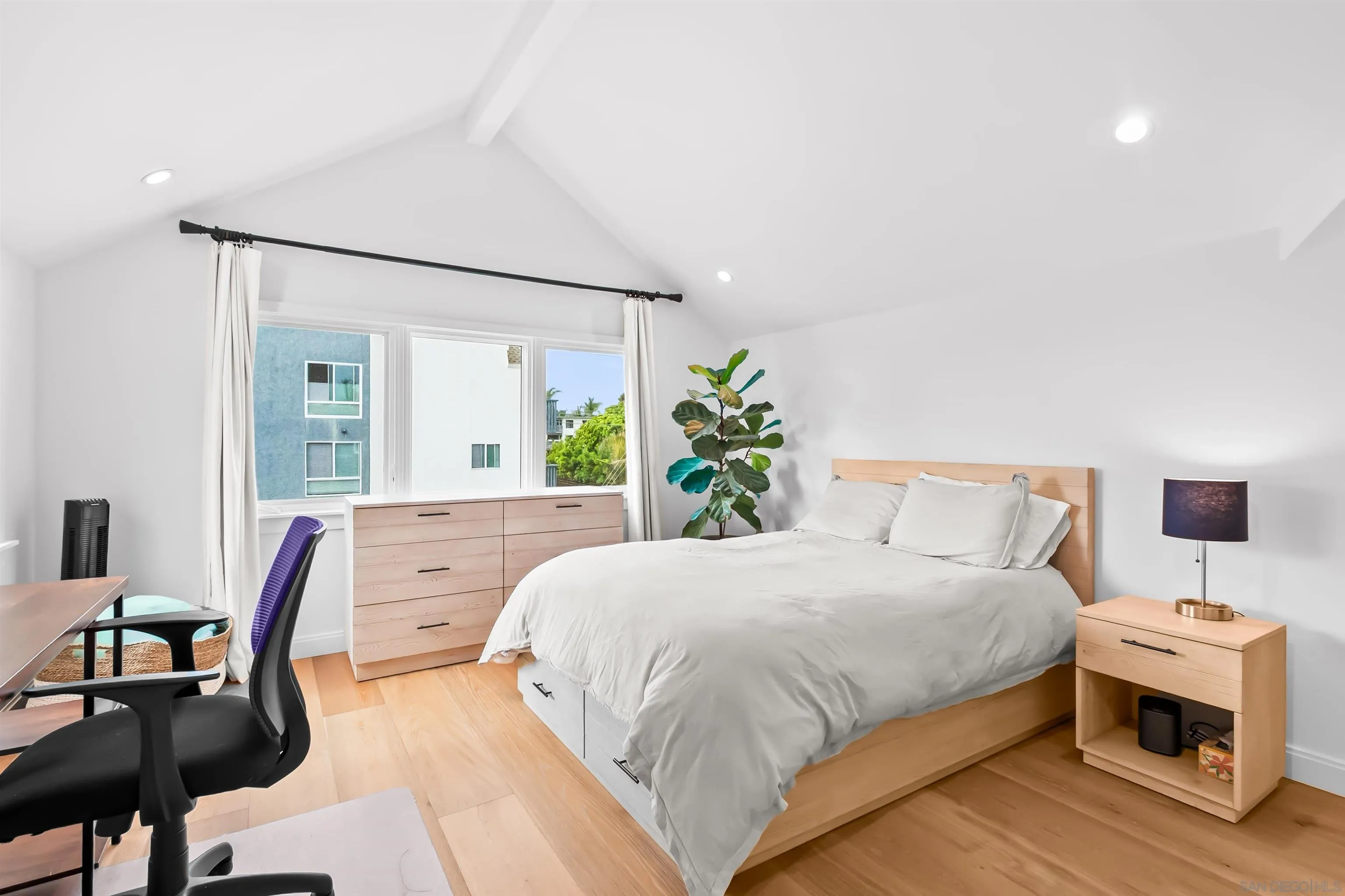 https://cdn.realtyfeed.com/cdn/127/250036566/fffa50f96297d77aadabd18783b38df5.webp