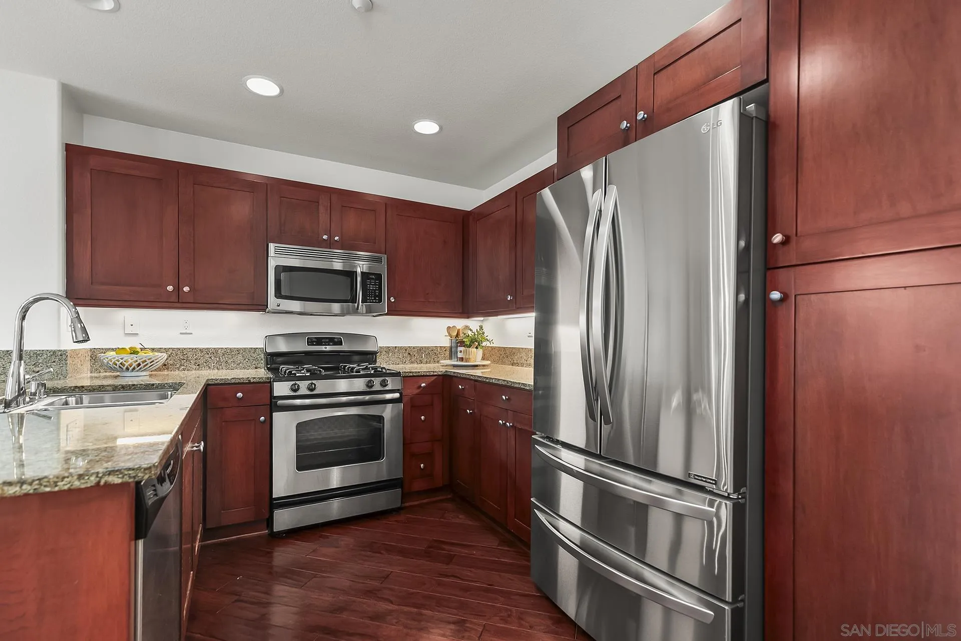 https://cdn.realtyfeed.com/cdn/127/250036568/082a7f718d8545612f4811a79d558f91.webp