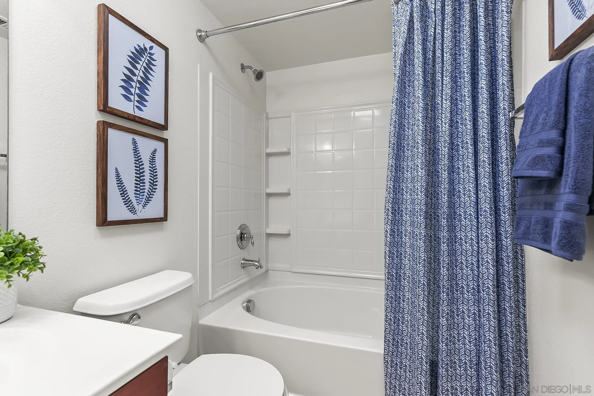 https://cdn.realtyfeed.com/cdn/127/250036568/1f98f3e5a0f04a9fe9f1d46d11e8c37d.webp