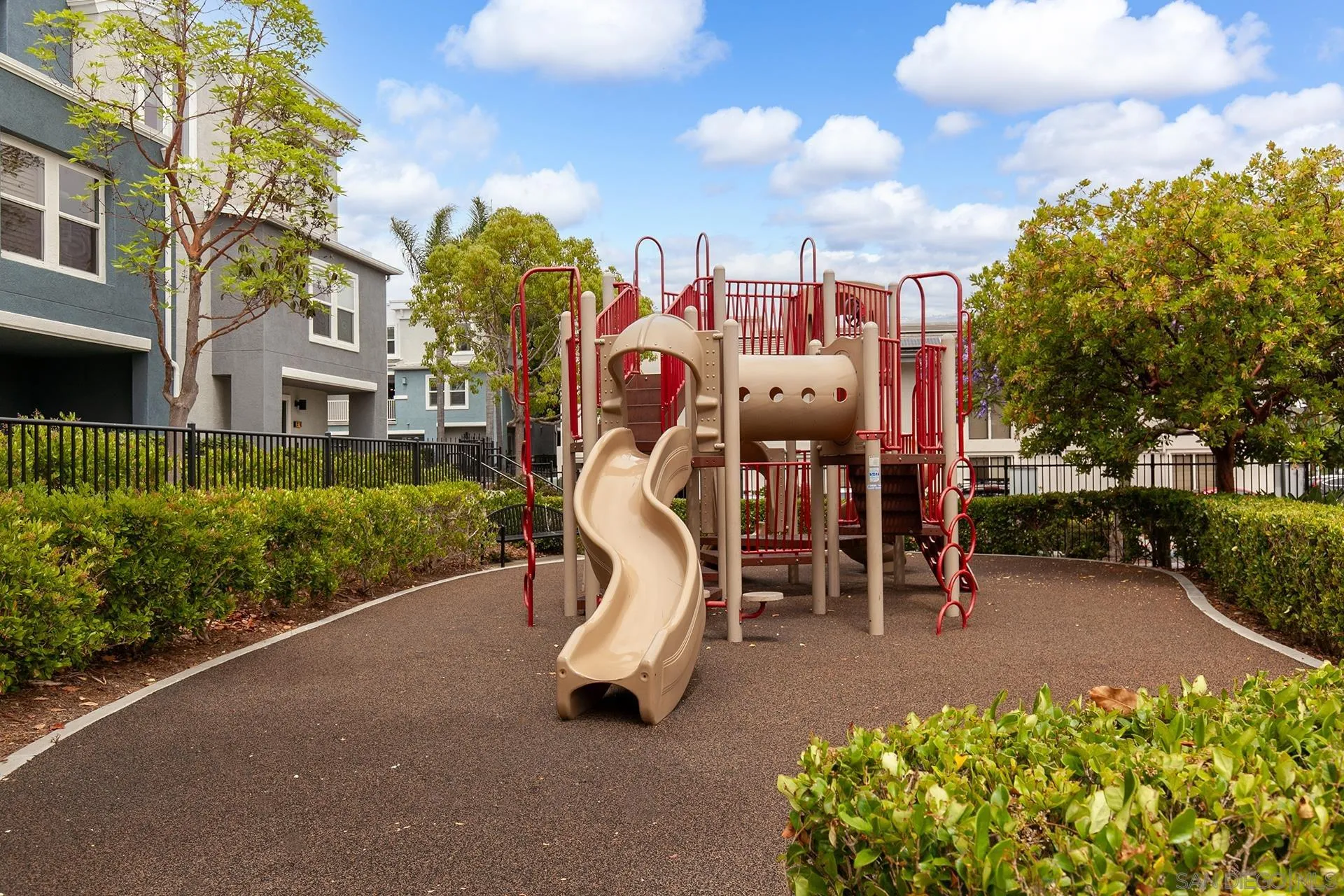 https://cdn.realtyfeed.com/cdn/127/250036568/26d6571e8e7ca120aa749572f456f23a.webp