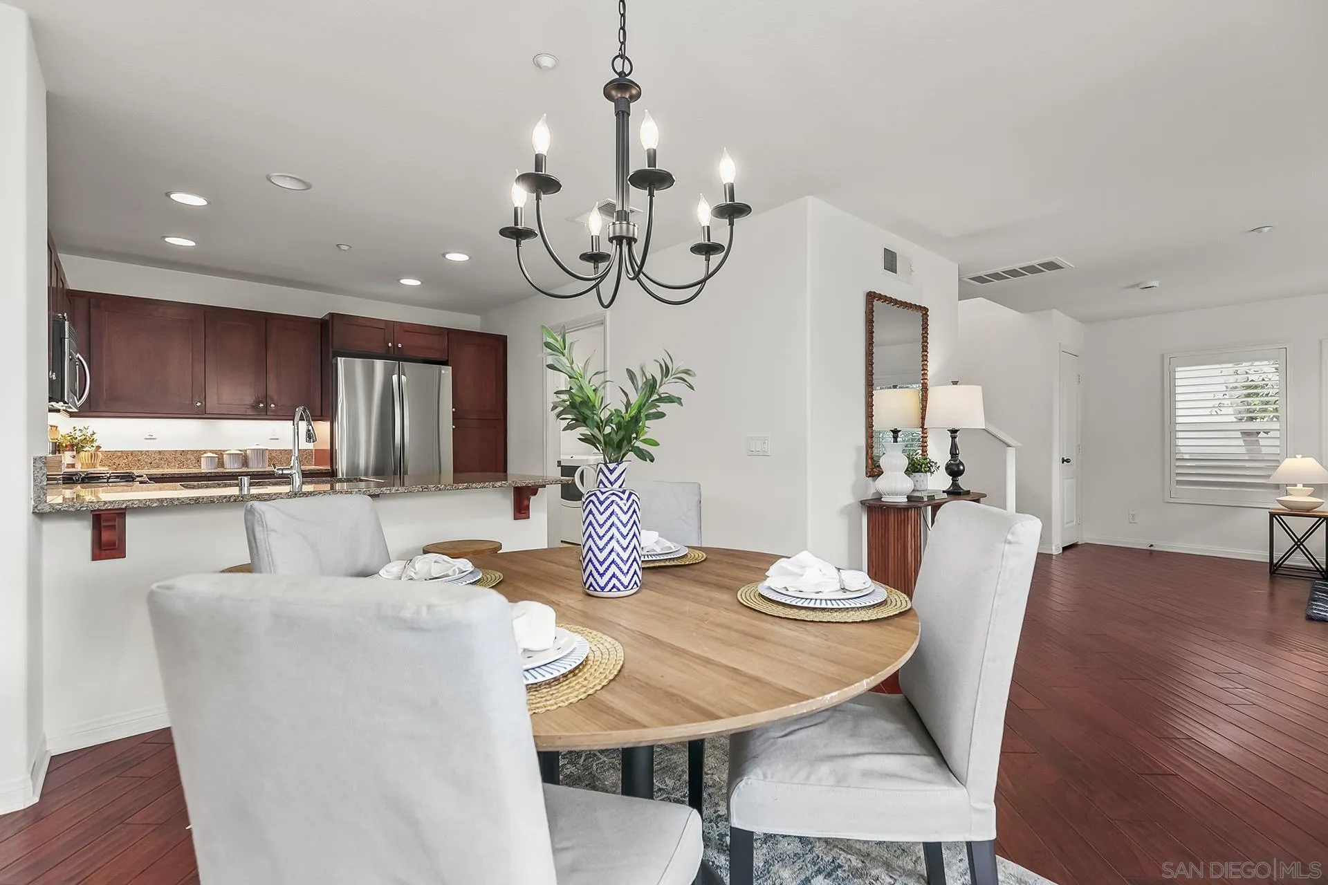 https://cdn.realtyfeed.com/cdn/127/250036568/8c6d807b4400bdf95e373afa61e71b37.webp