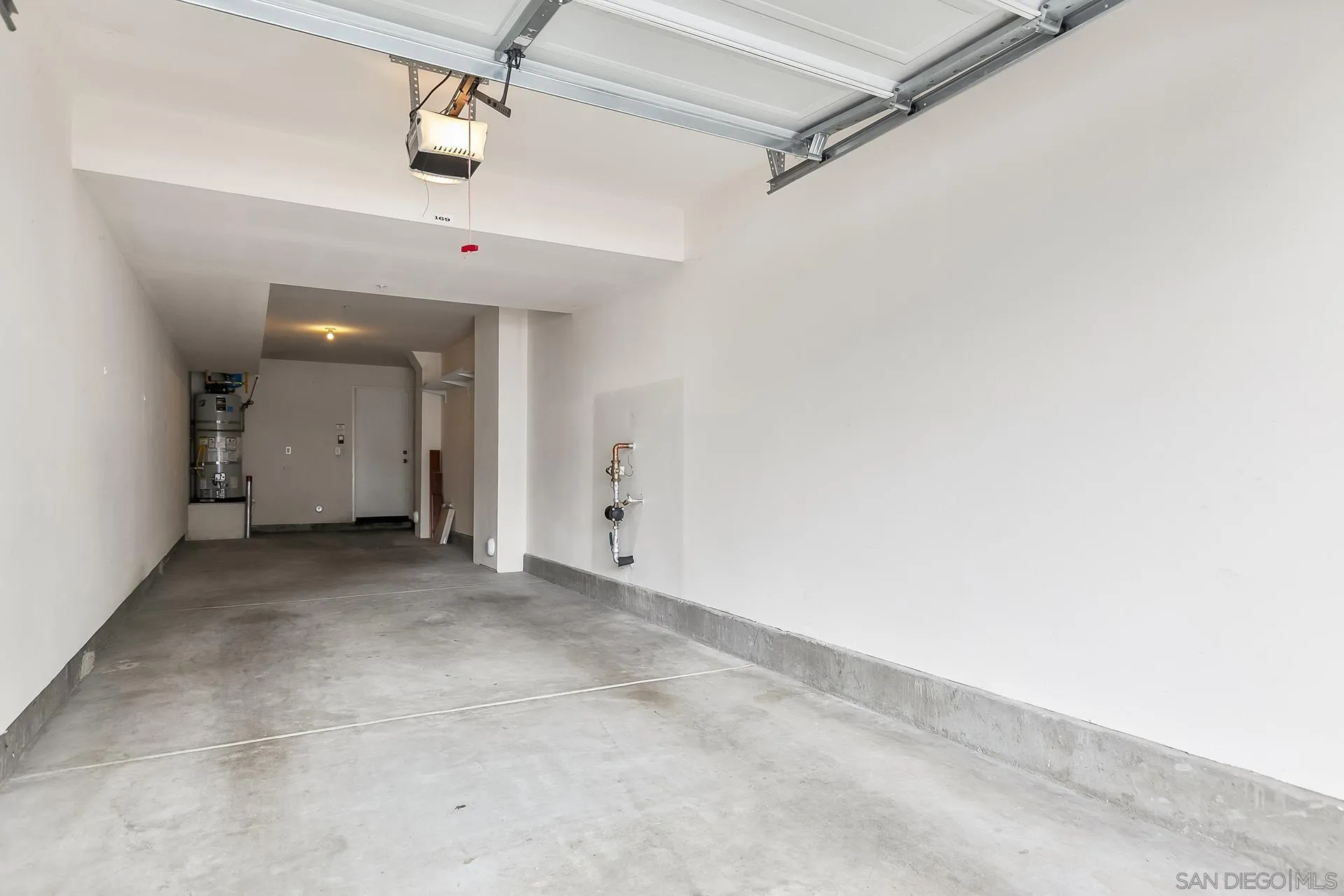 https://cdn.realtyfeed.com/cdn/127/250036568/94c32879608a91a2f51bba40d03395fd.webp