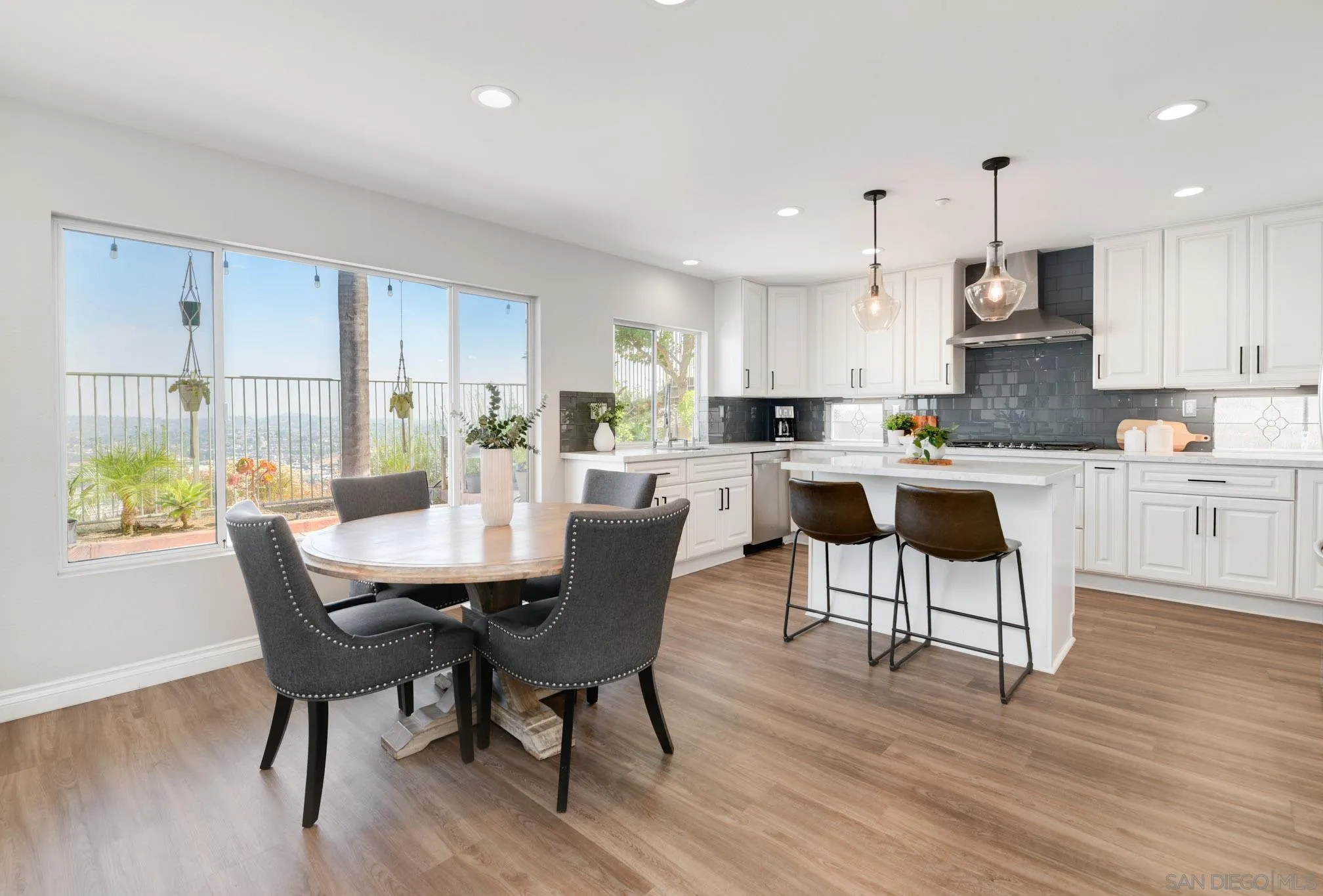 https://cdn.realtyfeed.com/cdn/127/250036570/08c3e8bc8146d6ffdf9776db3424de97.webp