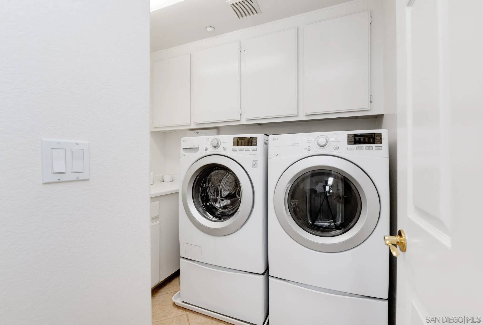 https://cdn.realtyfeed.com/cdn/127/250036570/f1f4fdf935d8ee5c0ae5939939cf1af2.webp