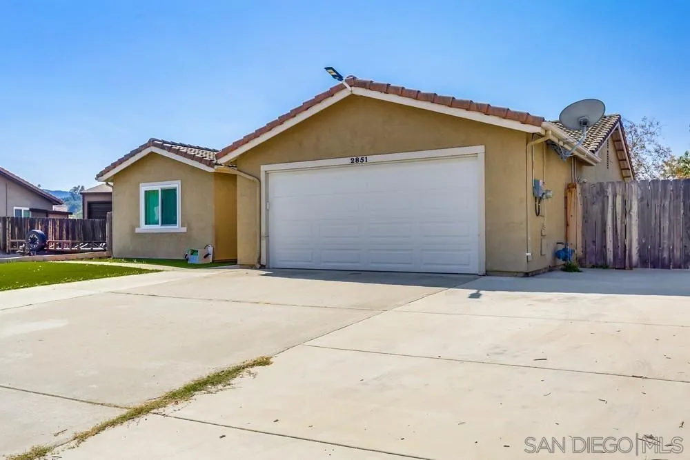 https://cdn.realtyfeed.com/cdn/127/250036571/2d83191891f7534f6cf3dfe3b0f1c3ed.webp