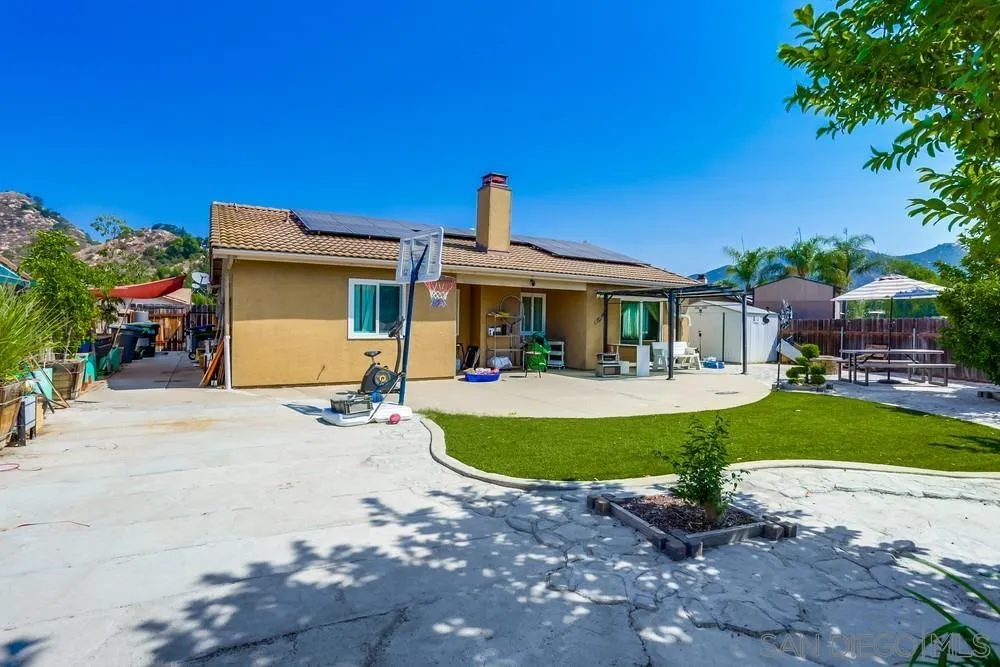 https://cdn.realtyfeed.com/cdn/127/250036571/d5a930af8ea0233bc5ffed841943cc09.webp
