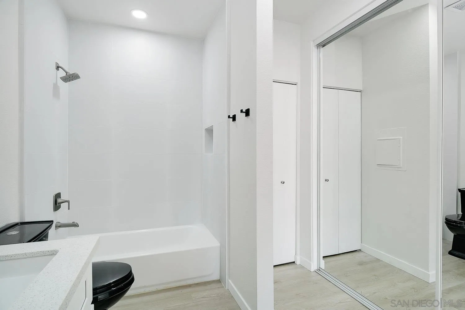 https://cdn.realtyfeed.com/cdn/127/250036577/1586ffd3f3664fa429625b834a5eb6ef.webp
