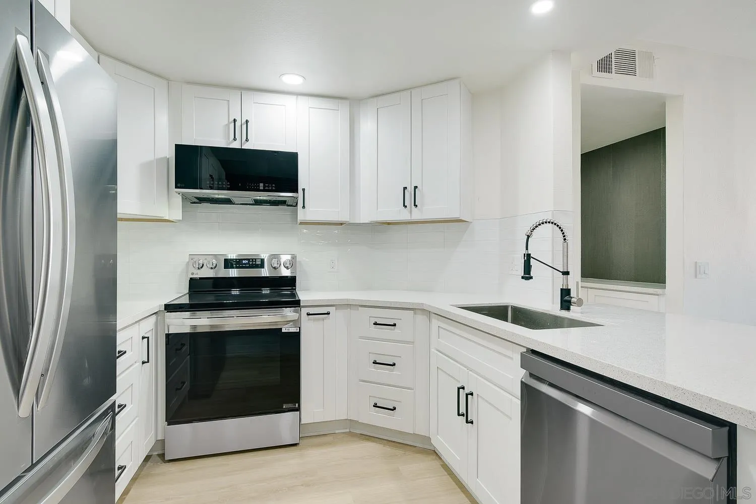 https://cdn.realtyfeed.com/cdn/127/250036577/78571ad575648a27cc89b367c2360662.webp