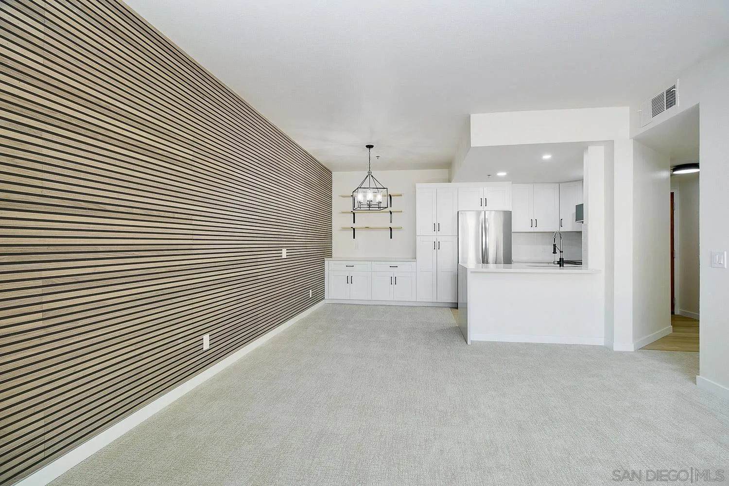 https://cdn.realtyfeed.com/cdn/127/250036577/a2a0decabb1d58088cdb7edbd72ff2c5.webp