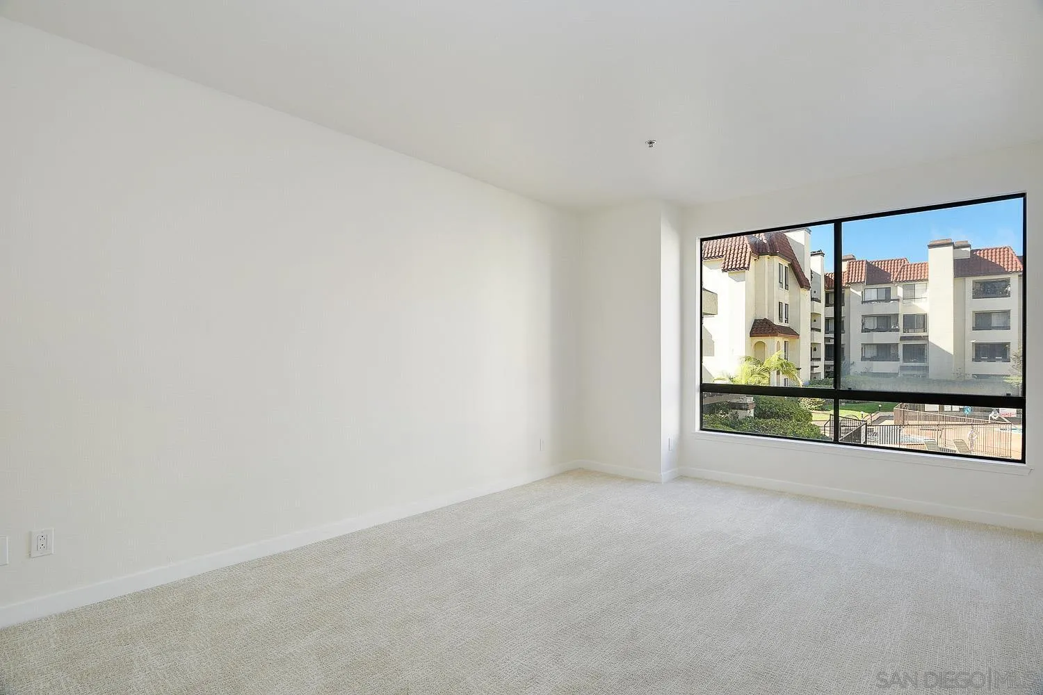 https://cdn.realtyfeed.com/cdn/127/250036577/db54036aa5a523a301aa70bd8866afa6.webp