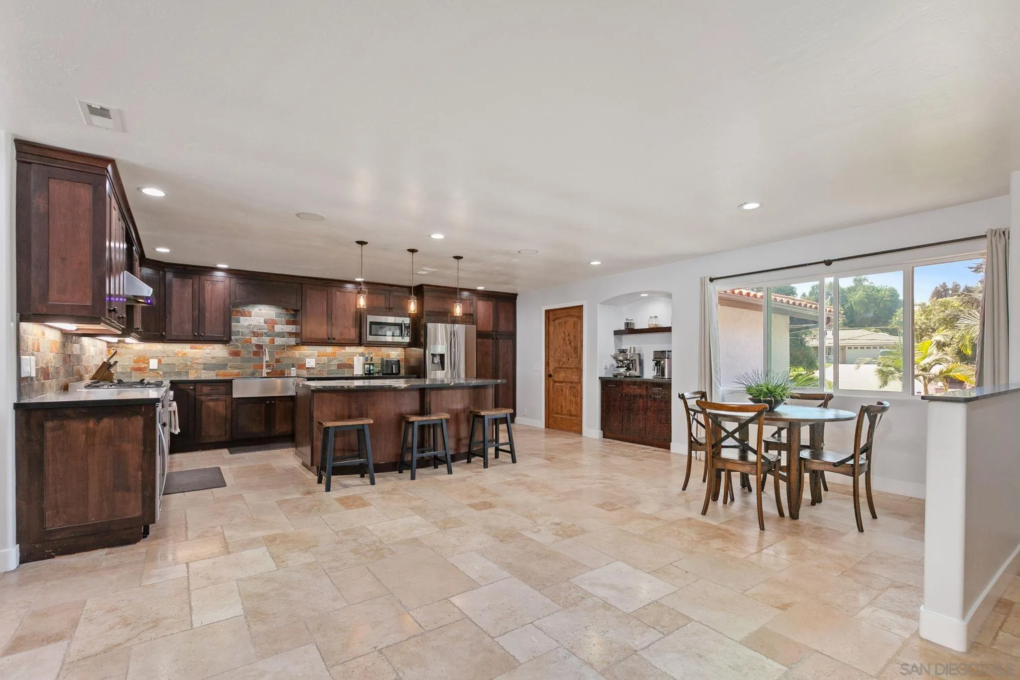 https://cdn.realtyfeed.com/cdn/127/250036579/5700adf23fbf45704f56f38d0351e23b.webp