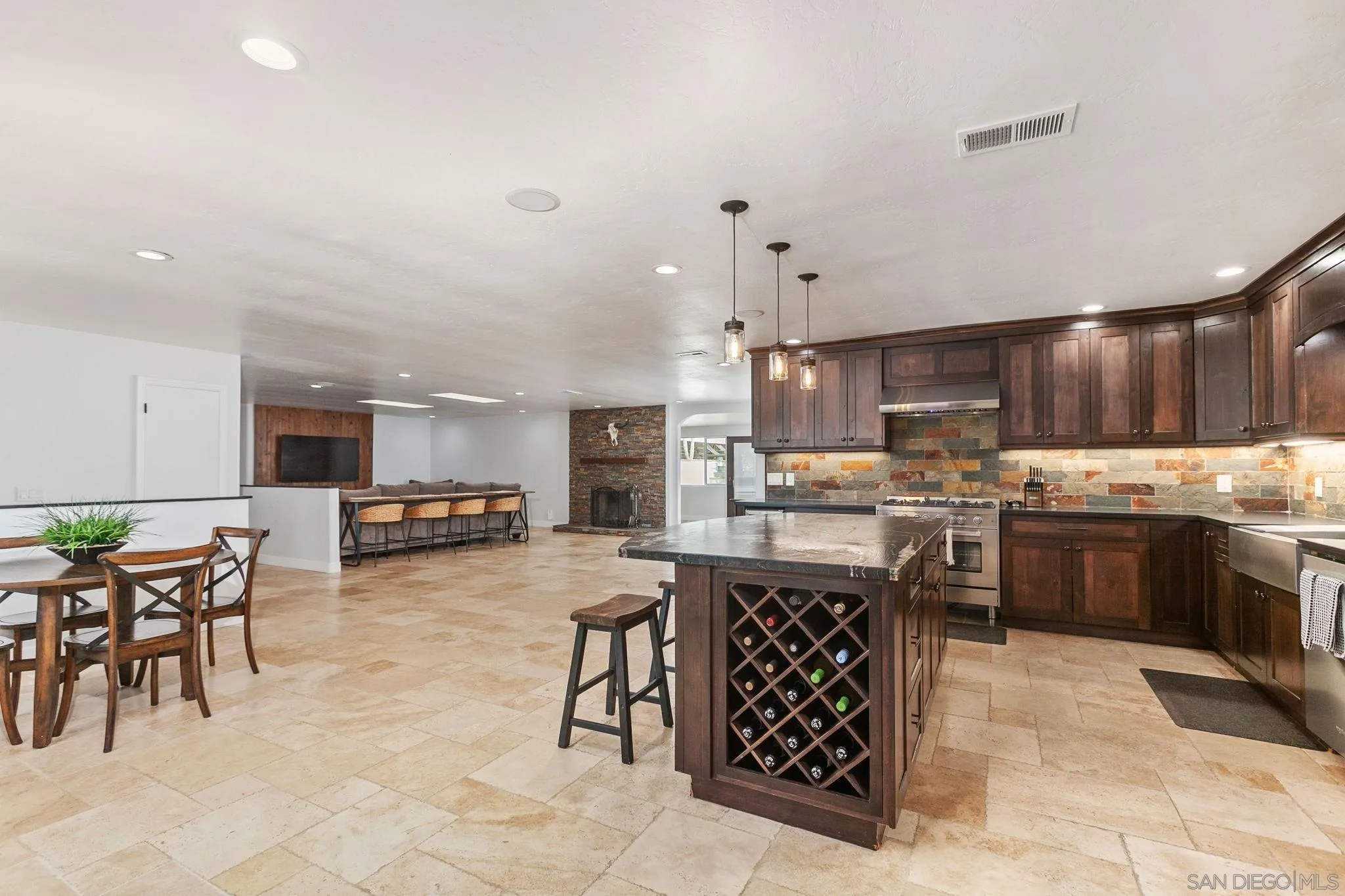 https://cdn.realtyfeed.com/cdn/127/250036579/61882a9d048cbdd2585678a5ad59fd96.webp