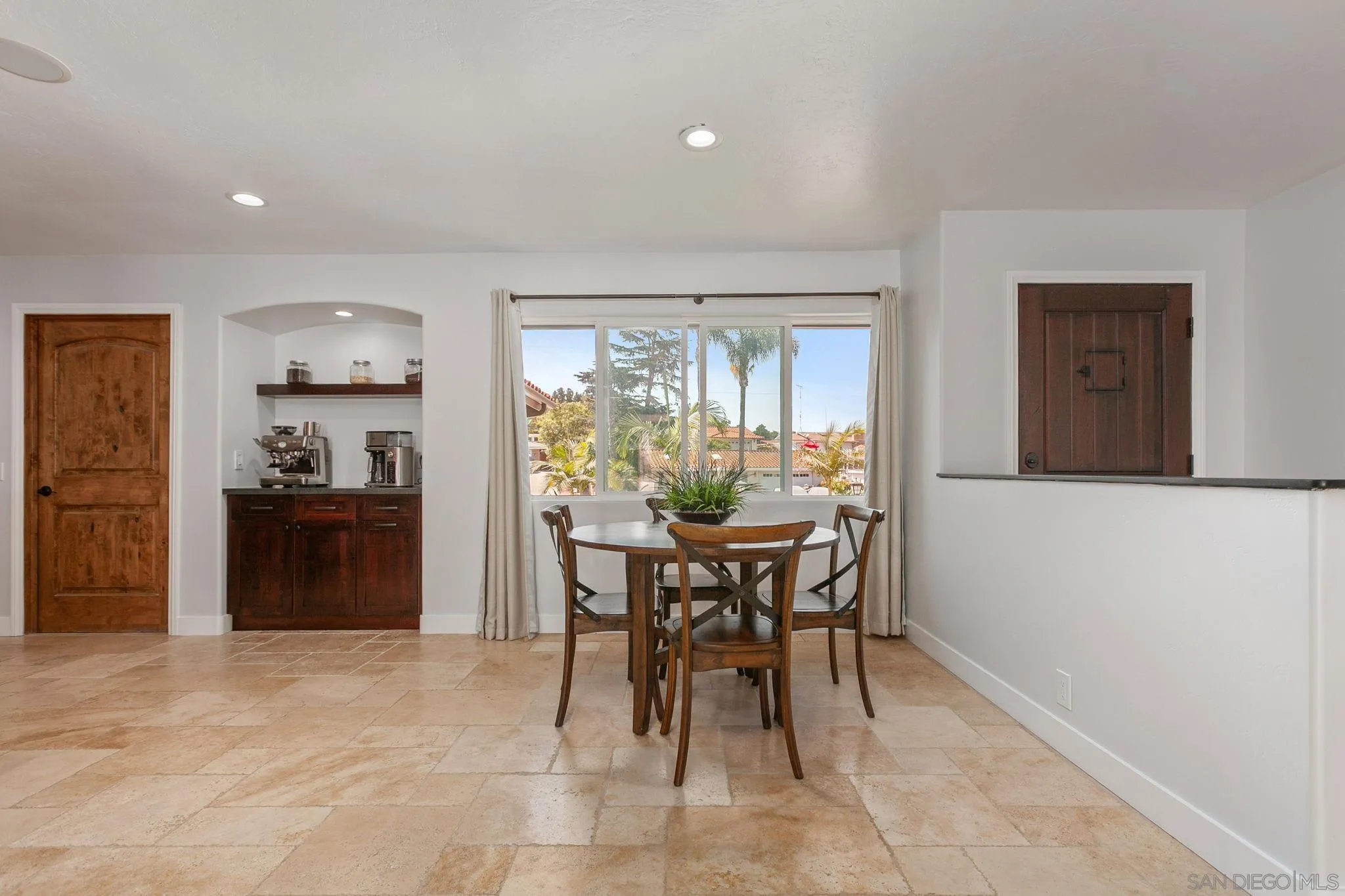 https://cdn.realtyfeed.com/cdn/127/250036579/6c3612ebc736e153d87cb1f055e289ef.webp