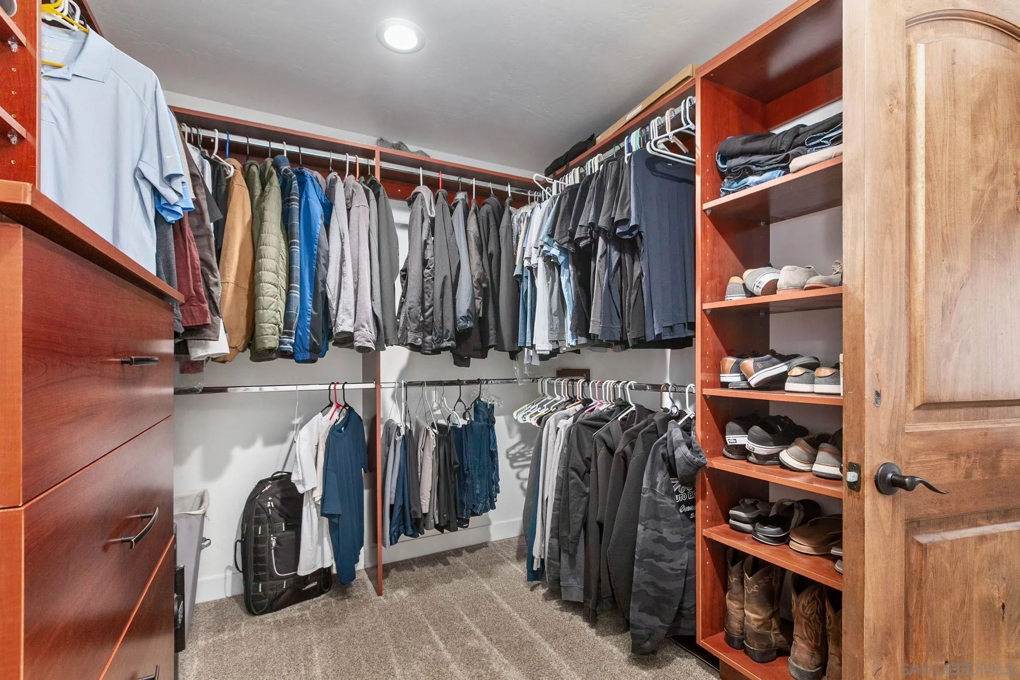 https://cdn.realtyfeed.com/cdn/127/250036579/79b0c434f539ee800ec3ad55069c50af.webp
