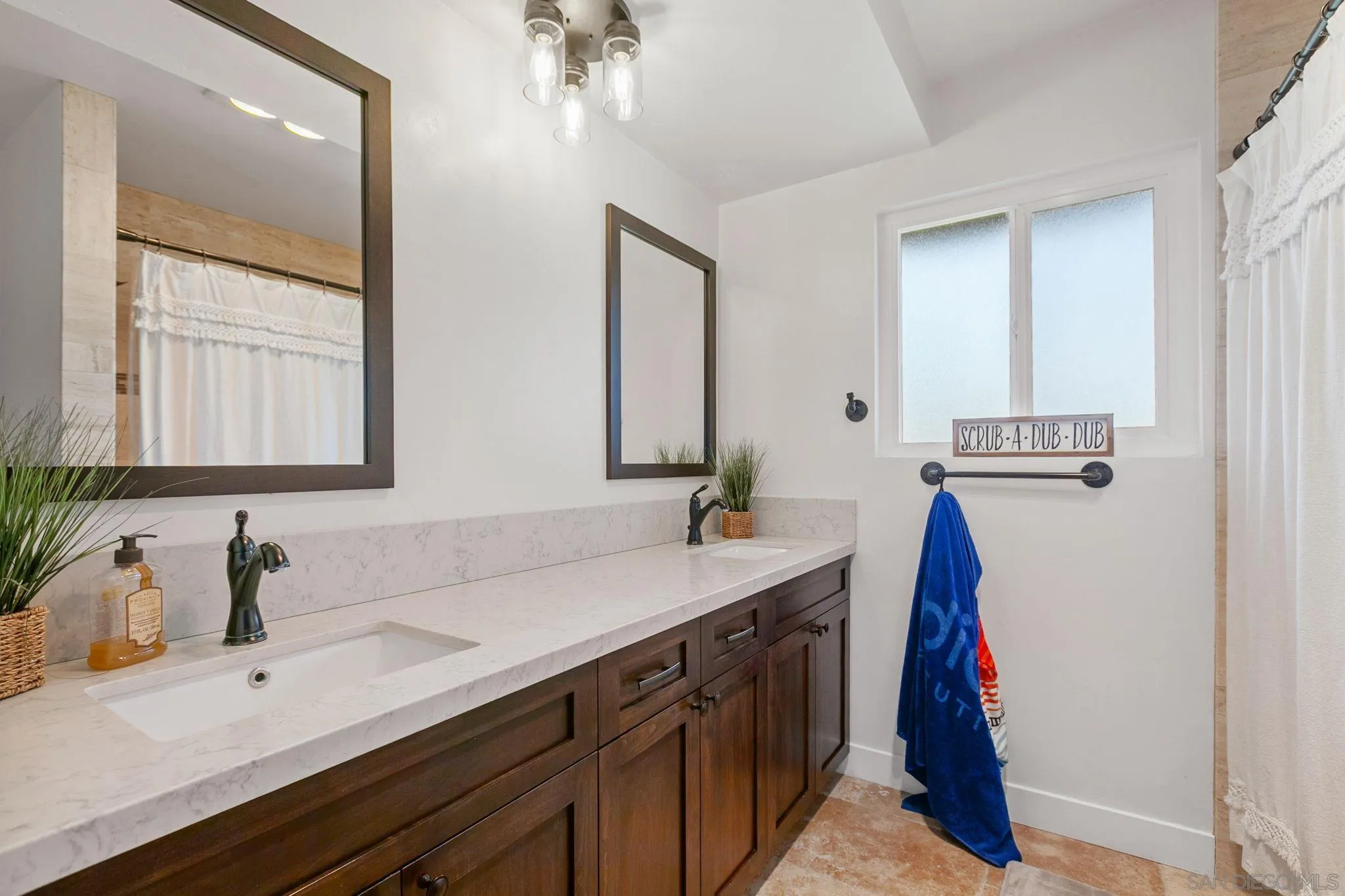 https://cdn.realtyfeed.com/cdn/127/250036579/b72eb0aaa2042e550629b2492d3bd72c.webp