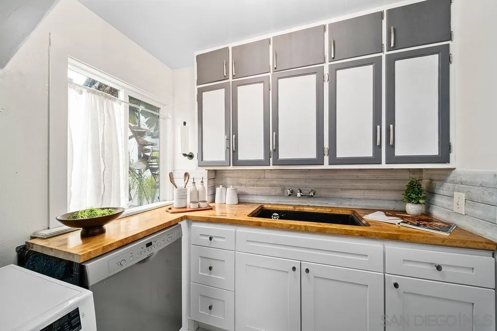 https://cdn.realtyfeed.com/cdn/127/250036581/8f2400e15b42a427b65ec2bc9a2ddcc8.webp