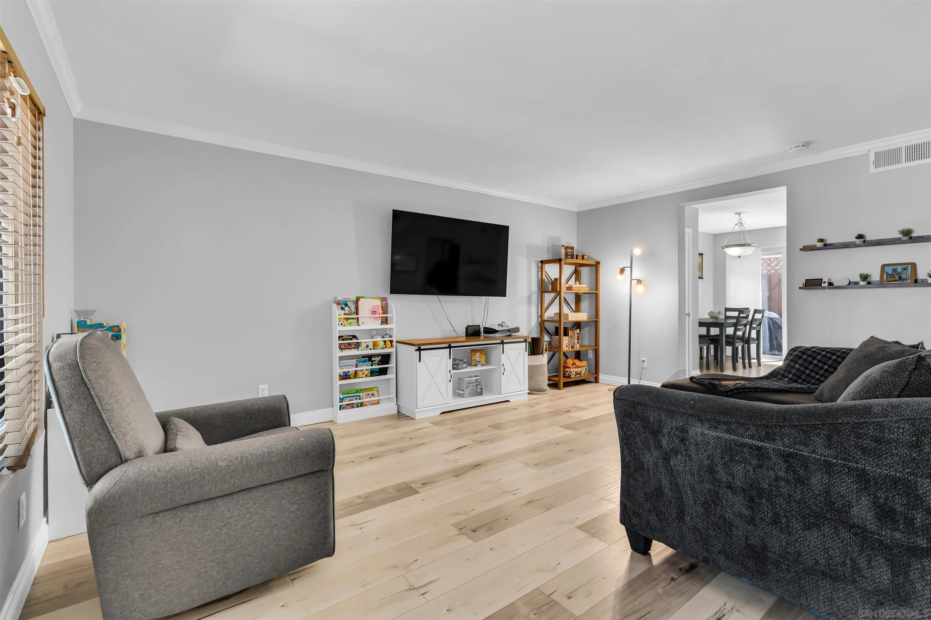 Photo #2: 250036583 Listing 