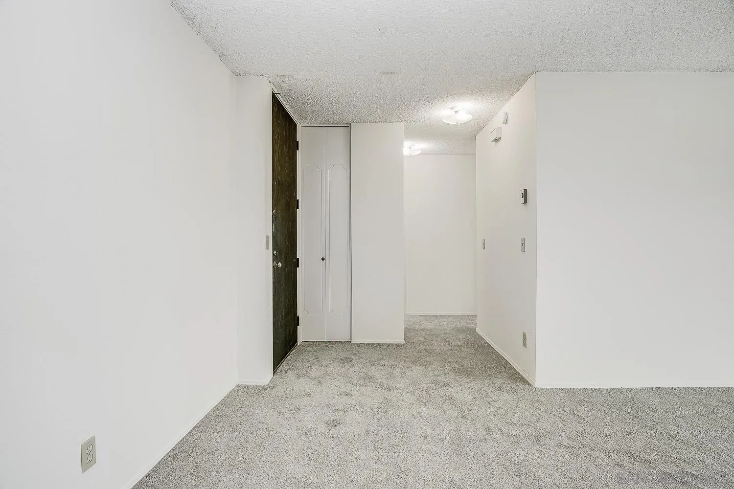https://cdn.realtyfeed.com/cdn/127/250036584/30acfada825012e28881fd85ee80637c.webp