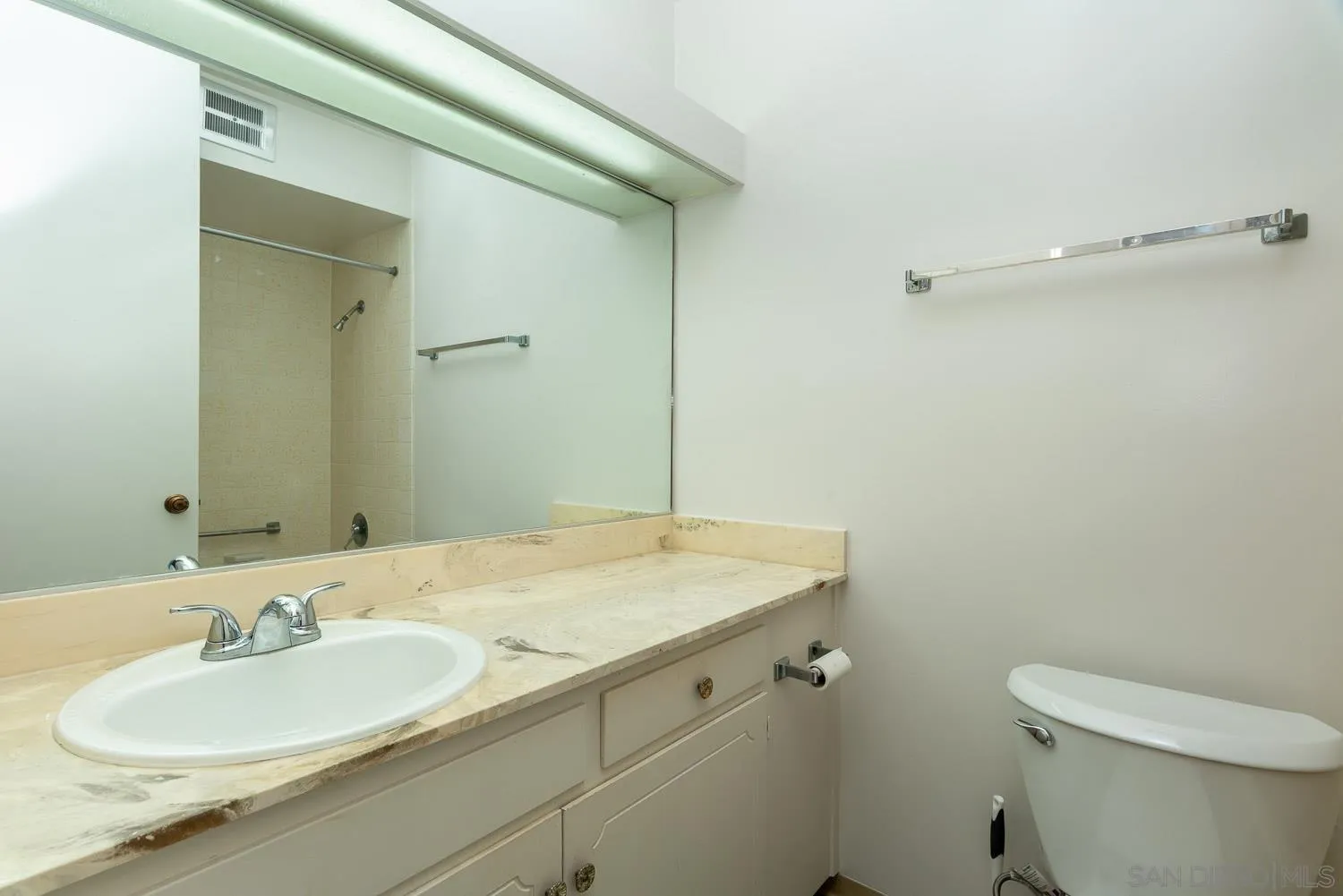 https://cdn.realtyfeed.com/cdn/127/250036584/f7b8f0f70c8f8c7b35f0a5883a436393.webp