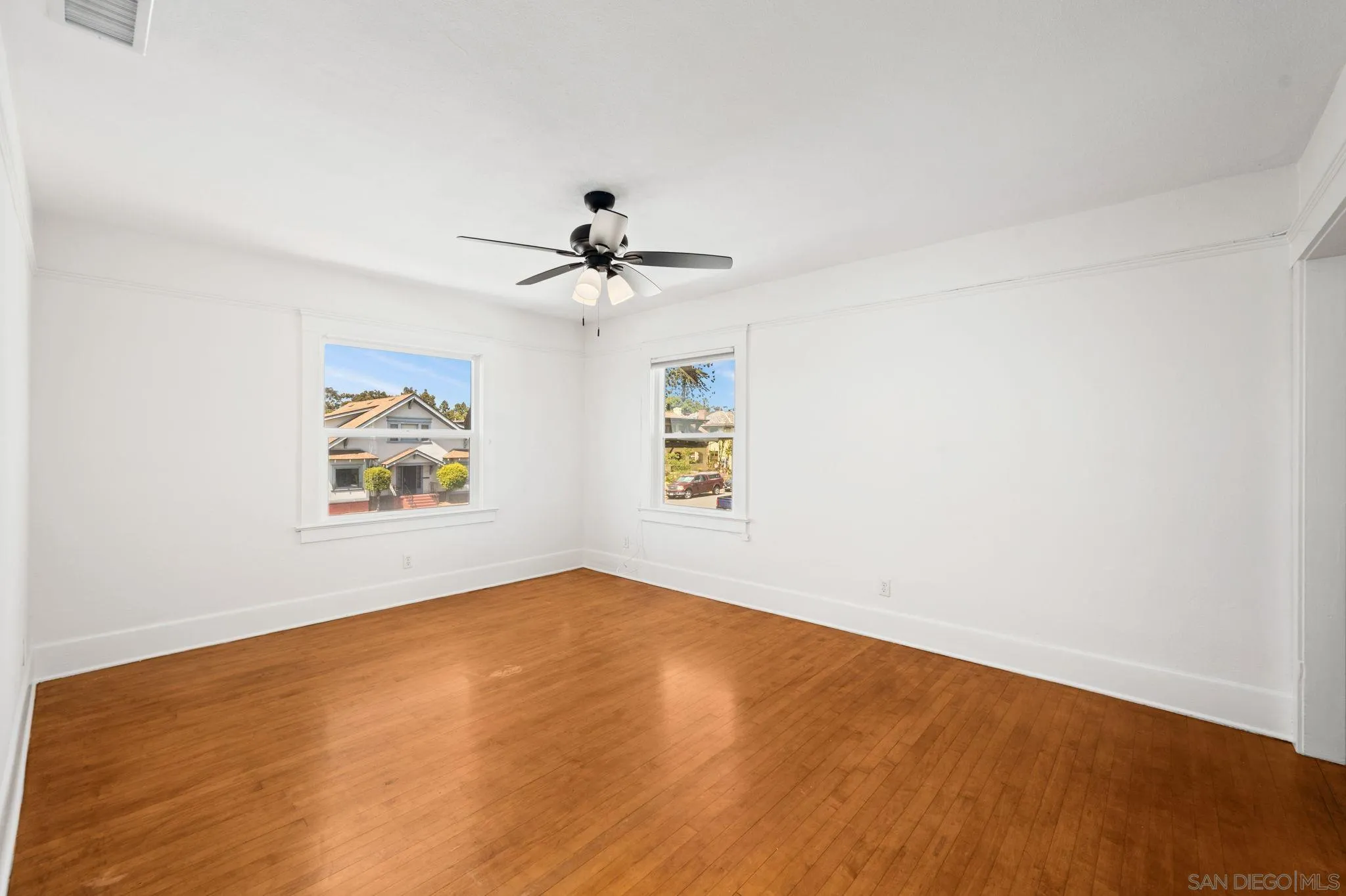 https://cdn.realtyfeed.com/cdn/127/250036588/1c0933a0abd9d57eff26192185196c51.webp