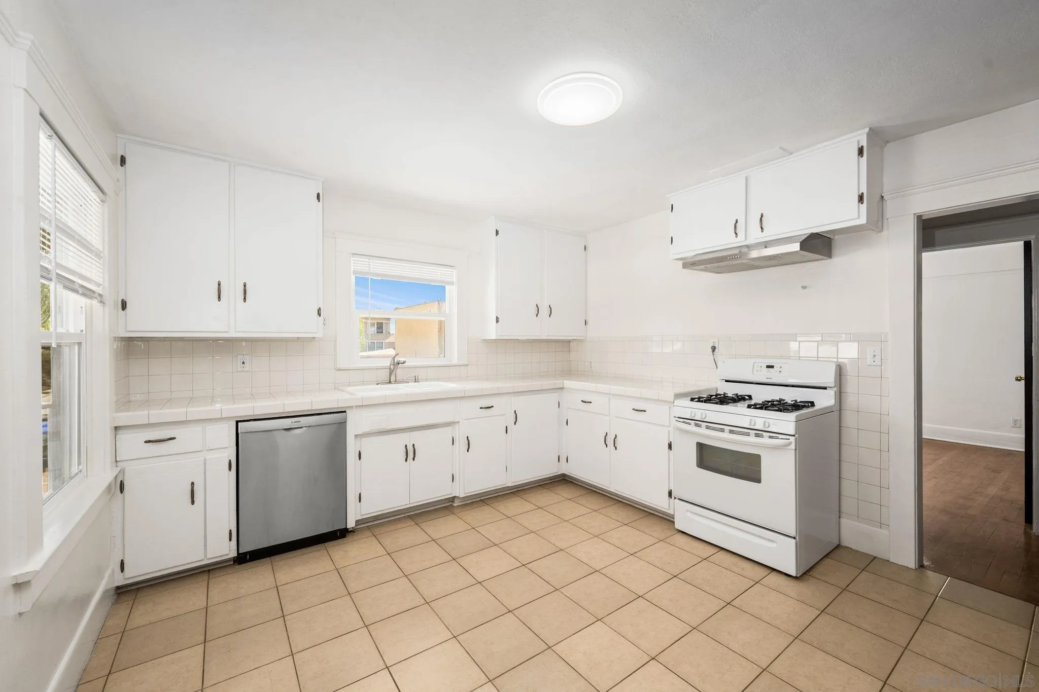 https://cdn.realtyfeed.com/cdn/127/250036588/31b5f5a87002eda7715dbd172b9a3b7c.webp