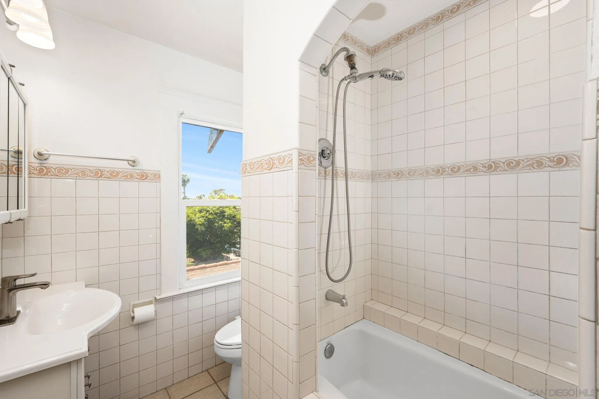 https://cdn.realtyfeed.com/cdn/127/250036588/328e05038bdfbf0f4b48afbc11b0ea43.webp