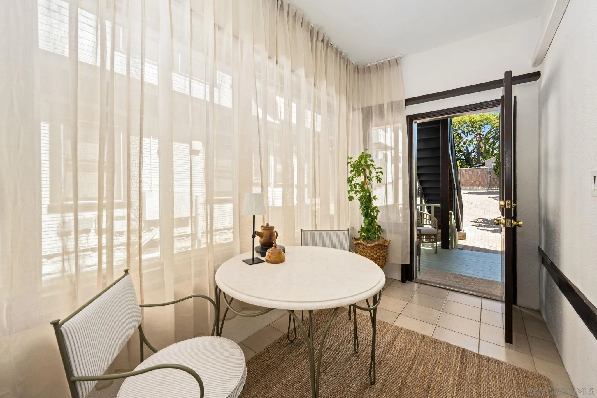 https://cdn.realtyfeed.com/cdn/127/250036588/3414d6ab62885bf616e0ee1671421eb6.webp