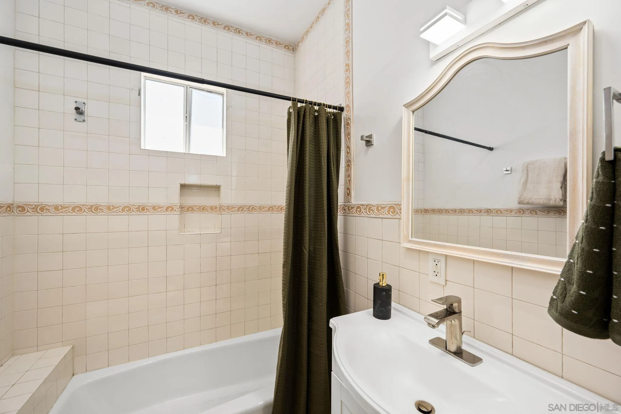 https://cdn.realtyfeed.com/cdn/127/250036588/55c0f979da198ec6433c457969d71224.webp
