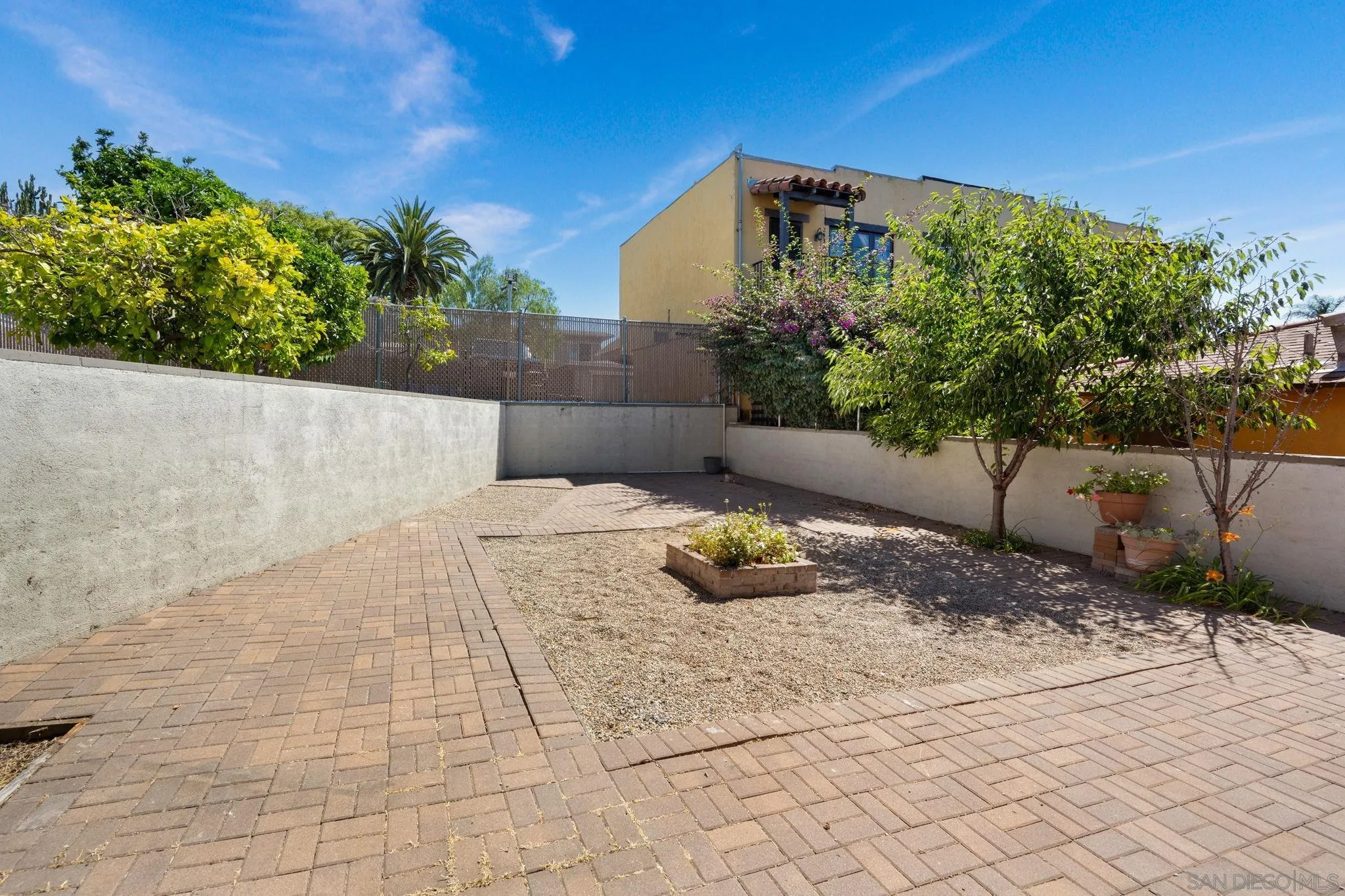 https://cdn.realtyfeed.com/cdn/127/250036588/dec33ec2a8a33b0096a4a38d5c97b93f.webp