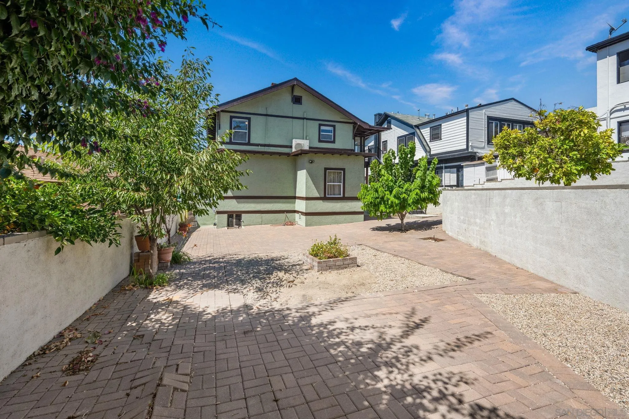 https://cdn.realtyfeed.com/cdn/127/250036588/f31ad008b96c4e3bddbe57fc76d5b632.webp