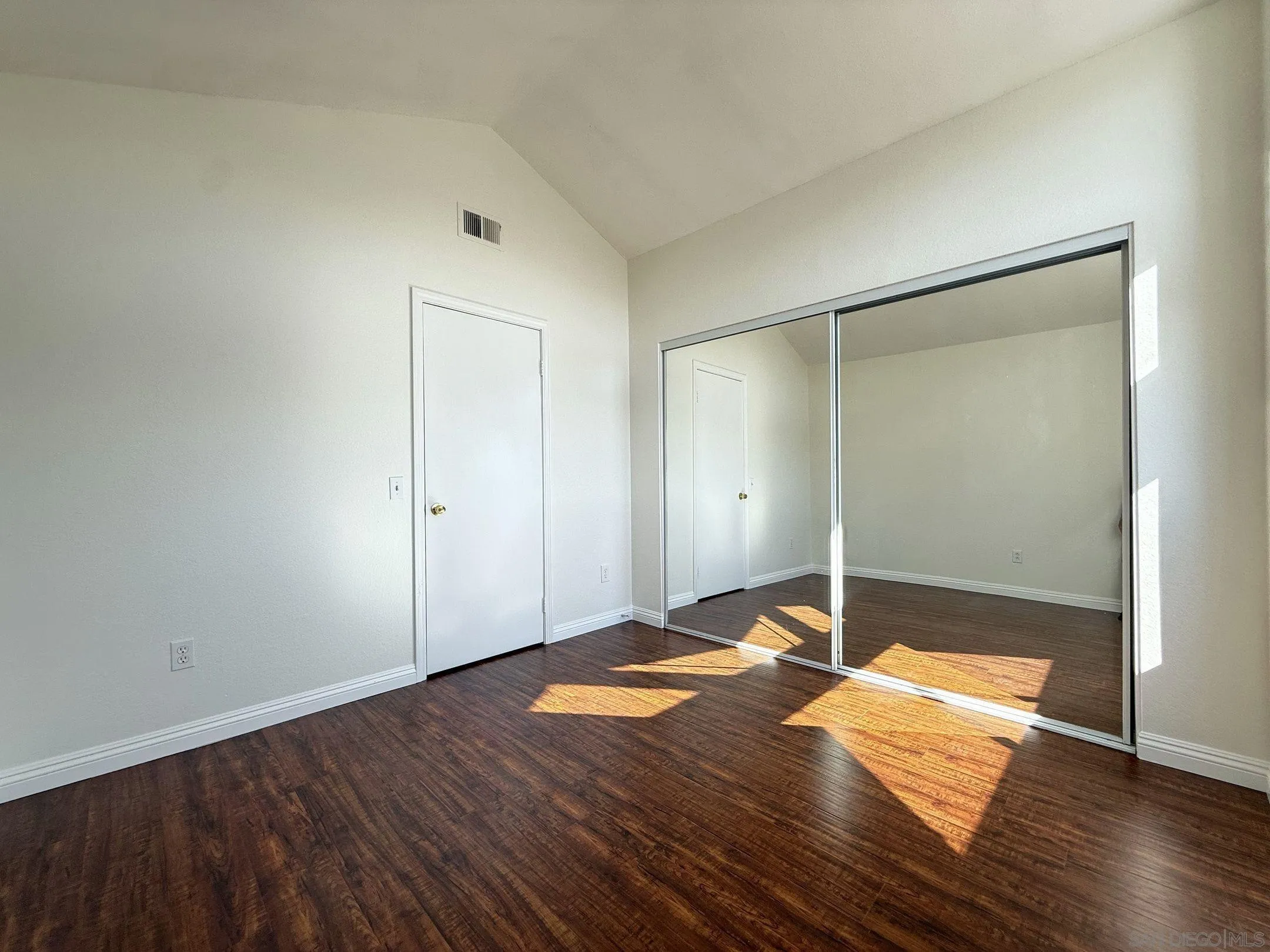 https://cdn.realtyfeed.com/cdn/127/250036593/199f21e9e1d79a28cd2a25a43faccf11.webp