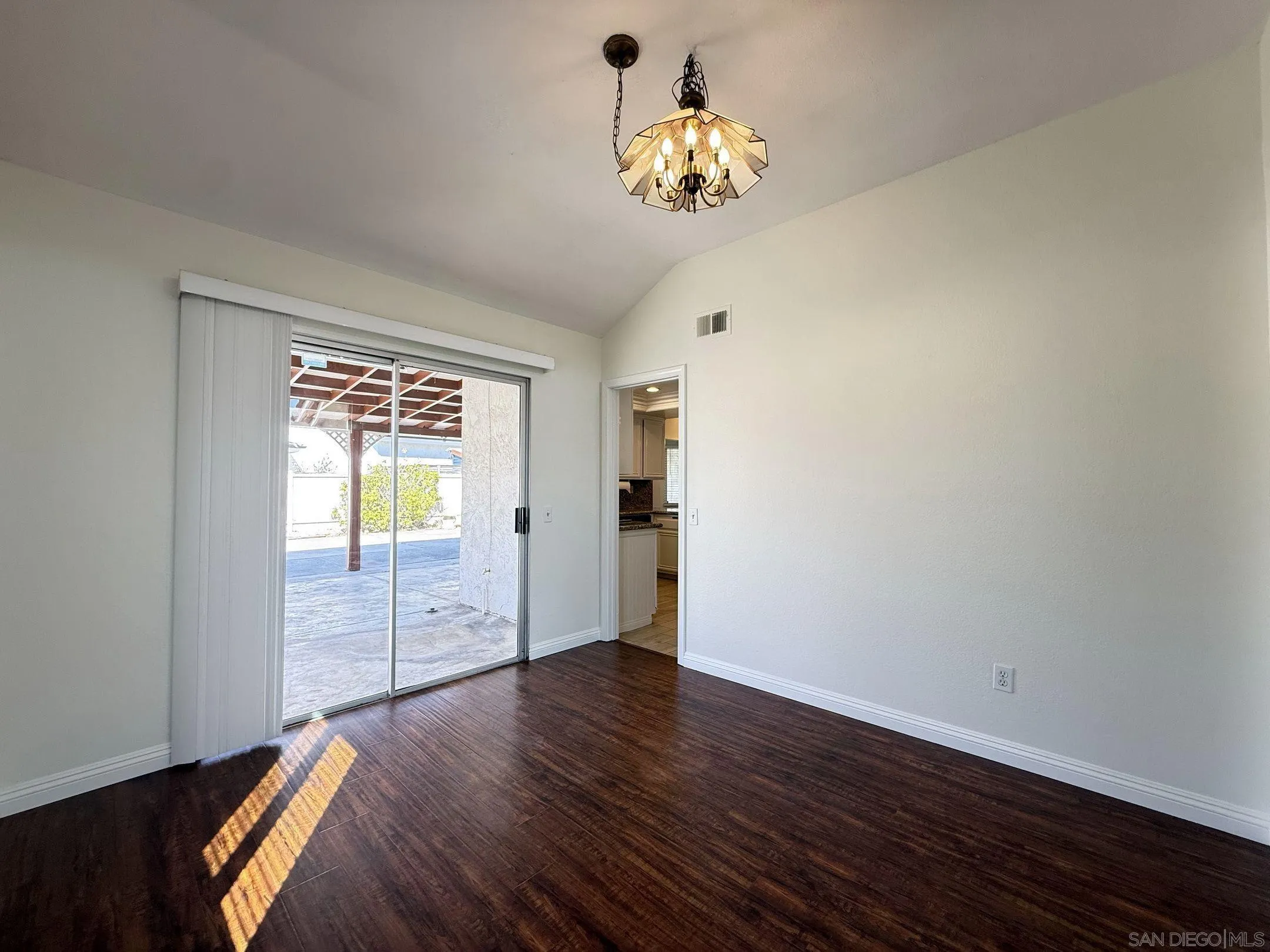 https://cdn.realtyfeed.com/cdn/127/250036593/1f191f90d02fbdb0dec5170bdffd47d4.webp