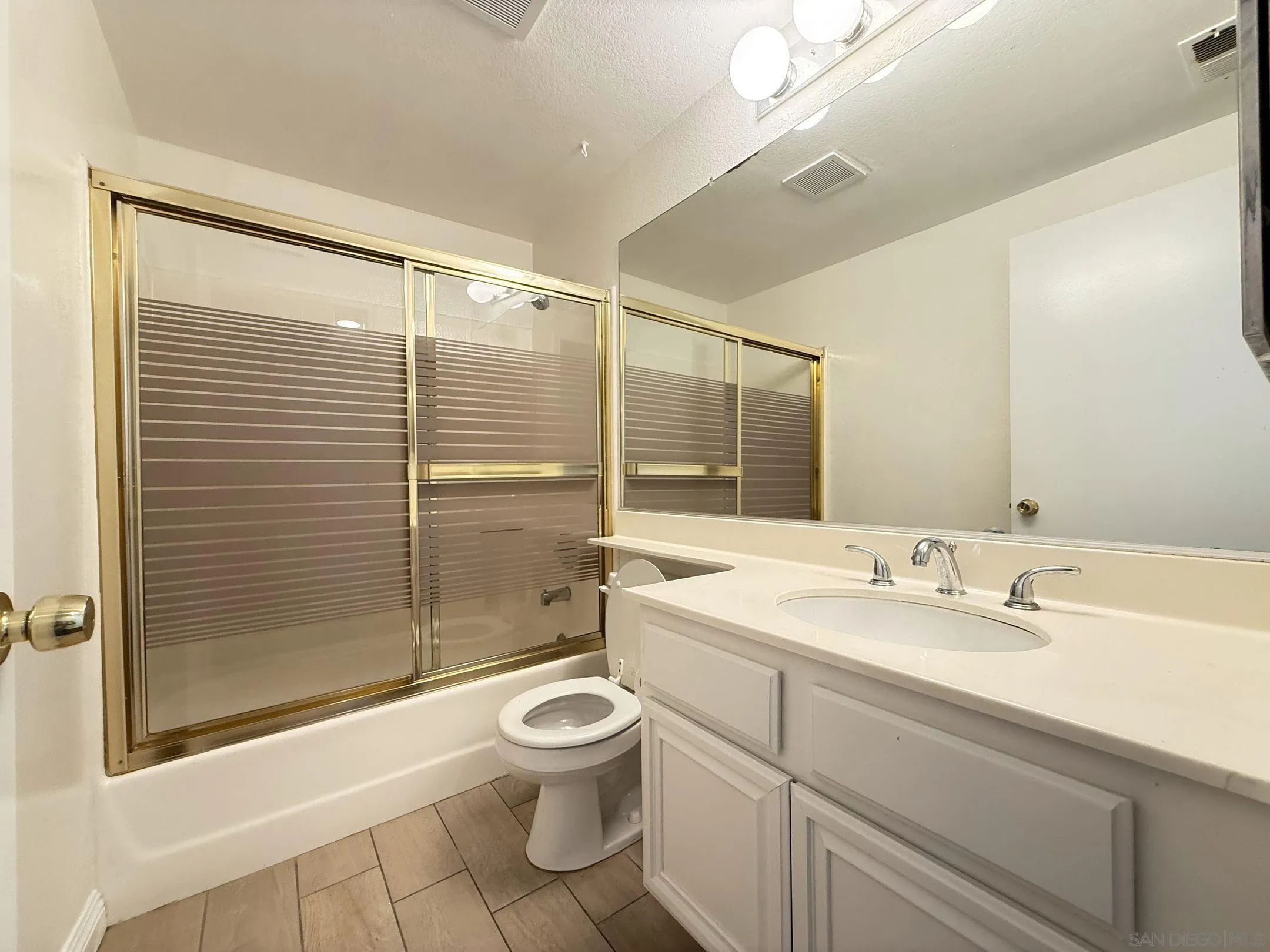 https://cdn.realtyfeed.com/cdn/127/250036593/3ae455544b744ae3f21e6d7cad3ce997.webp