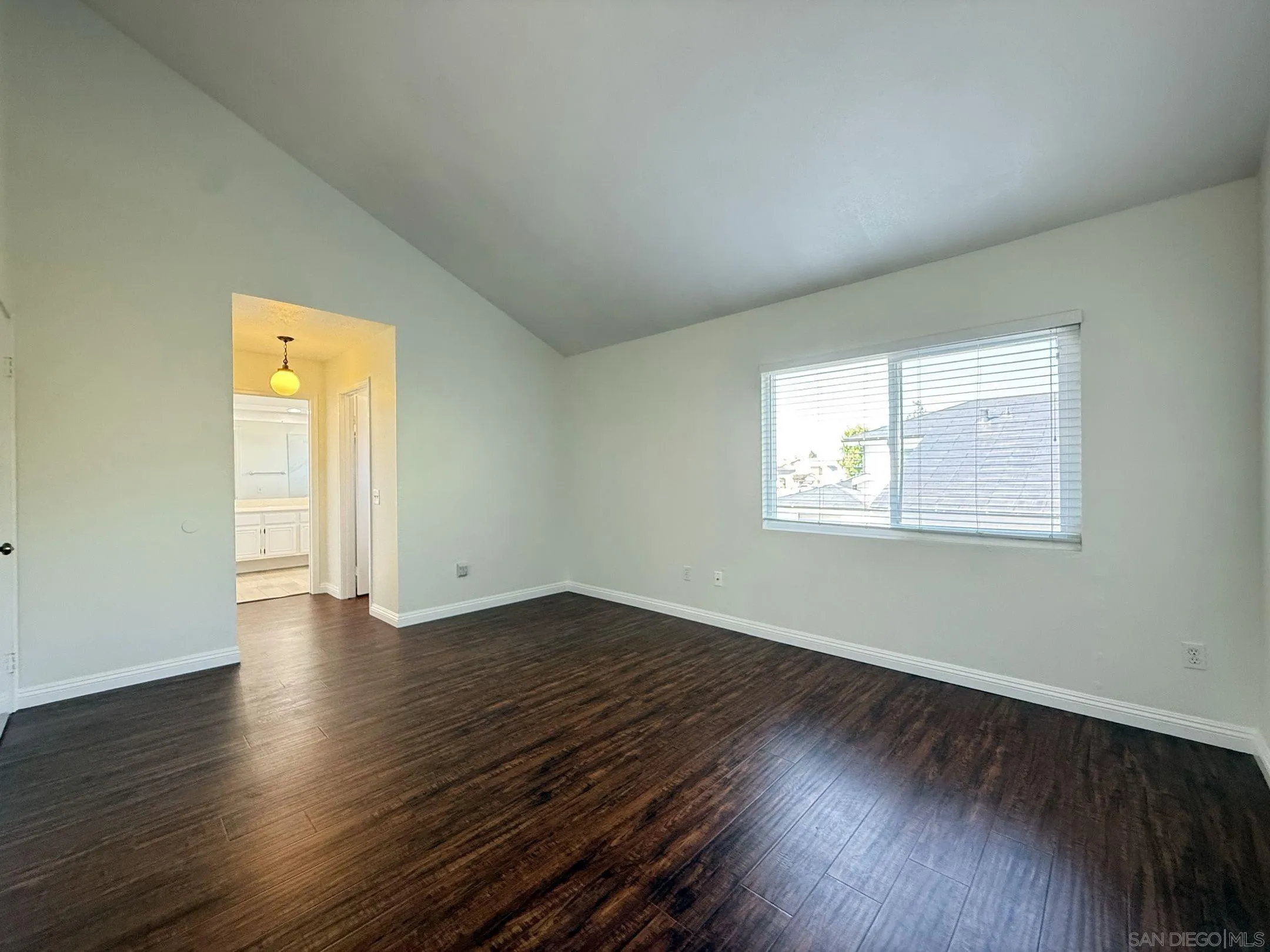 https://cdn.realtyfeed.com/cdn/127/250036593/476aa92aa74406746eda7d9c8d172542.webp