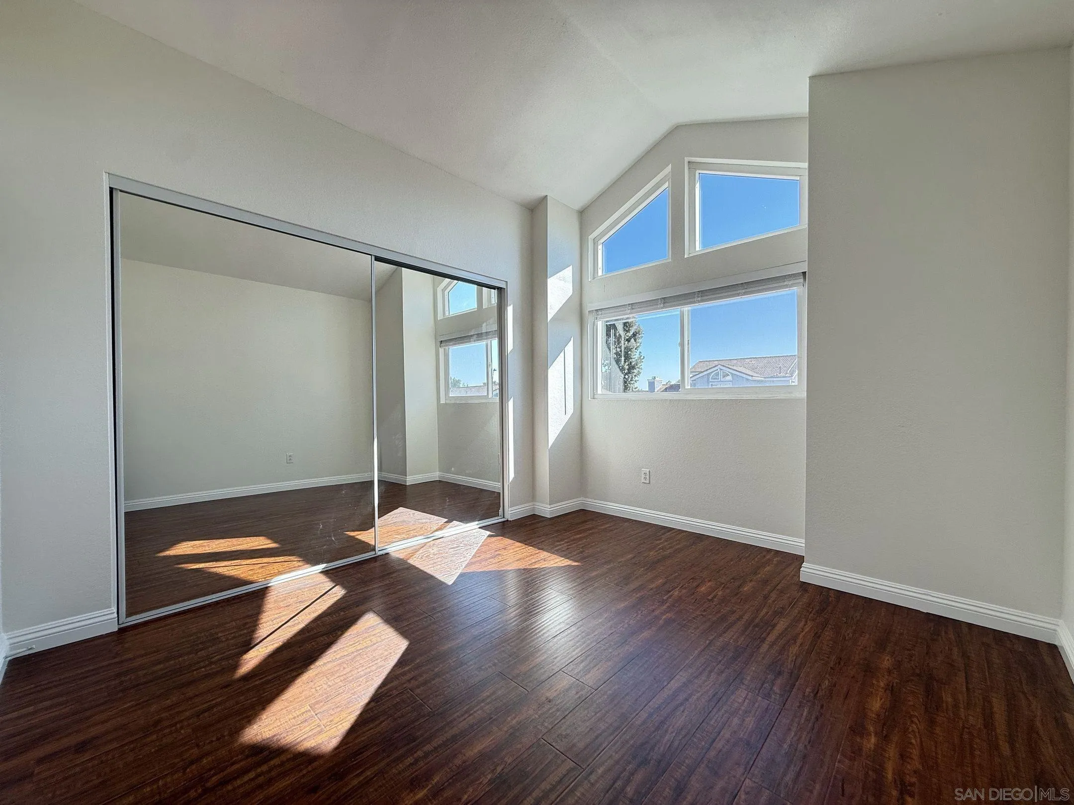 https://cdn.realtyfeed.com/cdn/127/250036593/63005c79308dd16f45cbd95256d3a2e2.webp