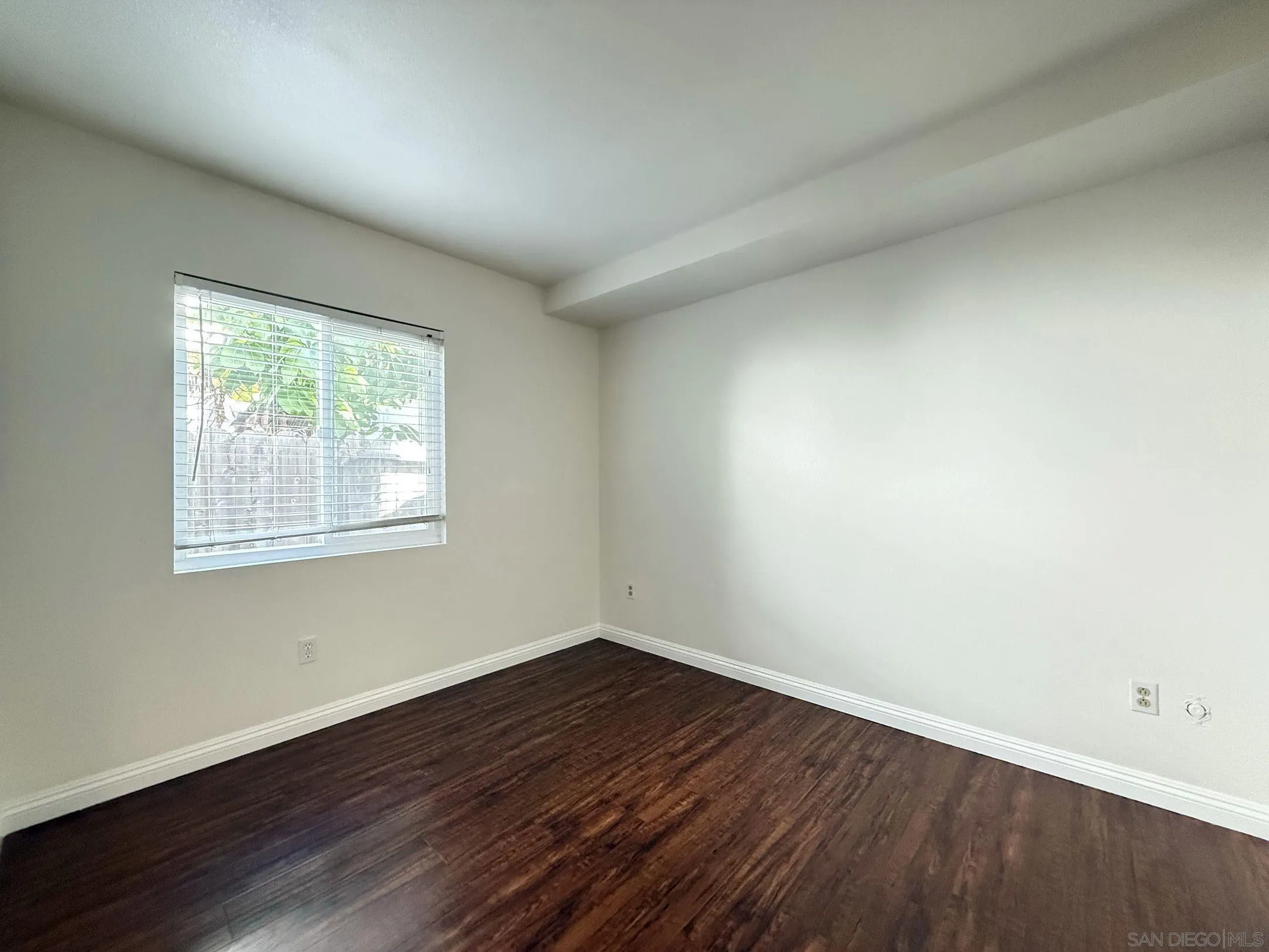 https://cdn.realtyfeed.com/cdn/127/250036593/725565198b4d504c172c86642059b2a2.webp