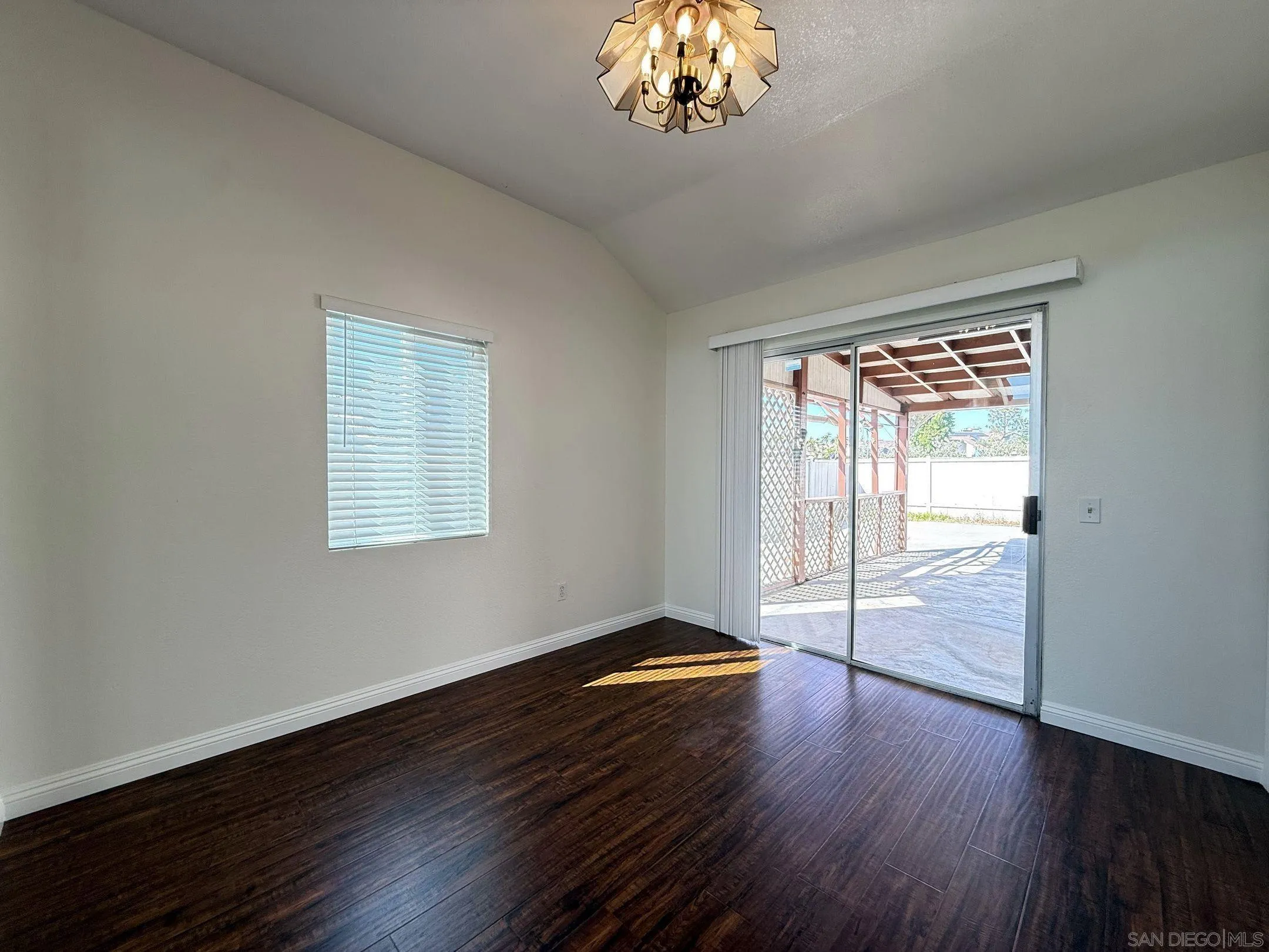 https://cdn.realtyfeed.com/cdn/127/250036593/82f7400e77a3a09cabb9b5d6bb752afe.webp