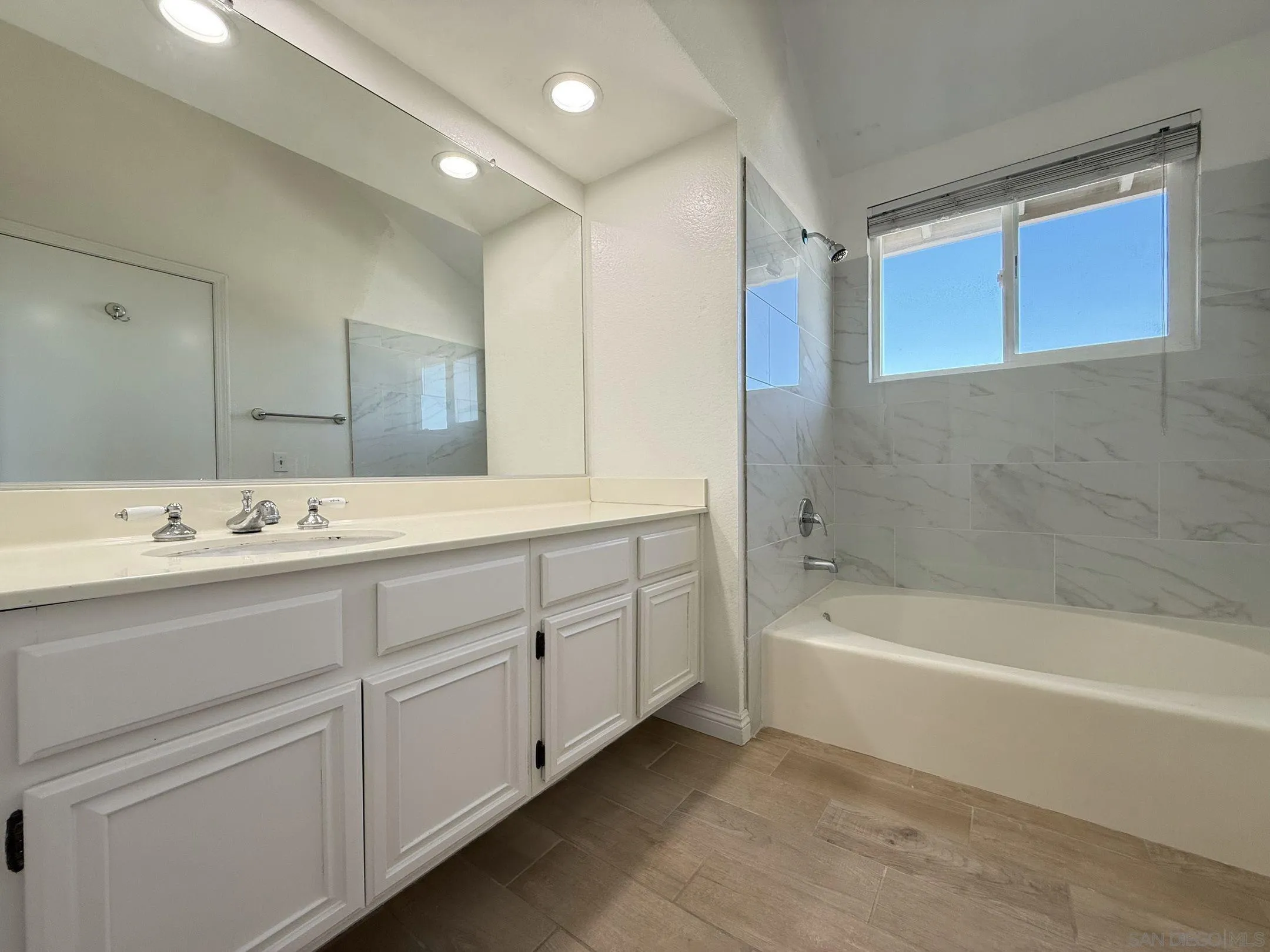 https://cdn.realtyfeed.com/cdn/127/250036593/9da8ed5fc0d849d0270bfa5f95fdce20.webp