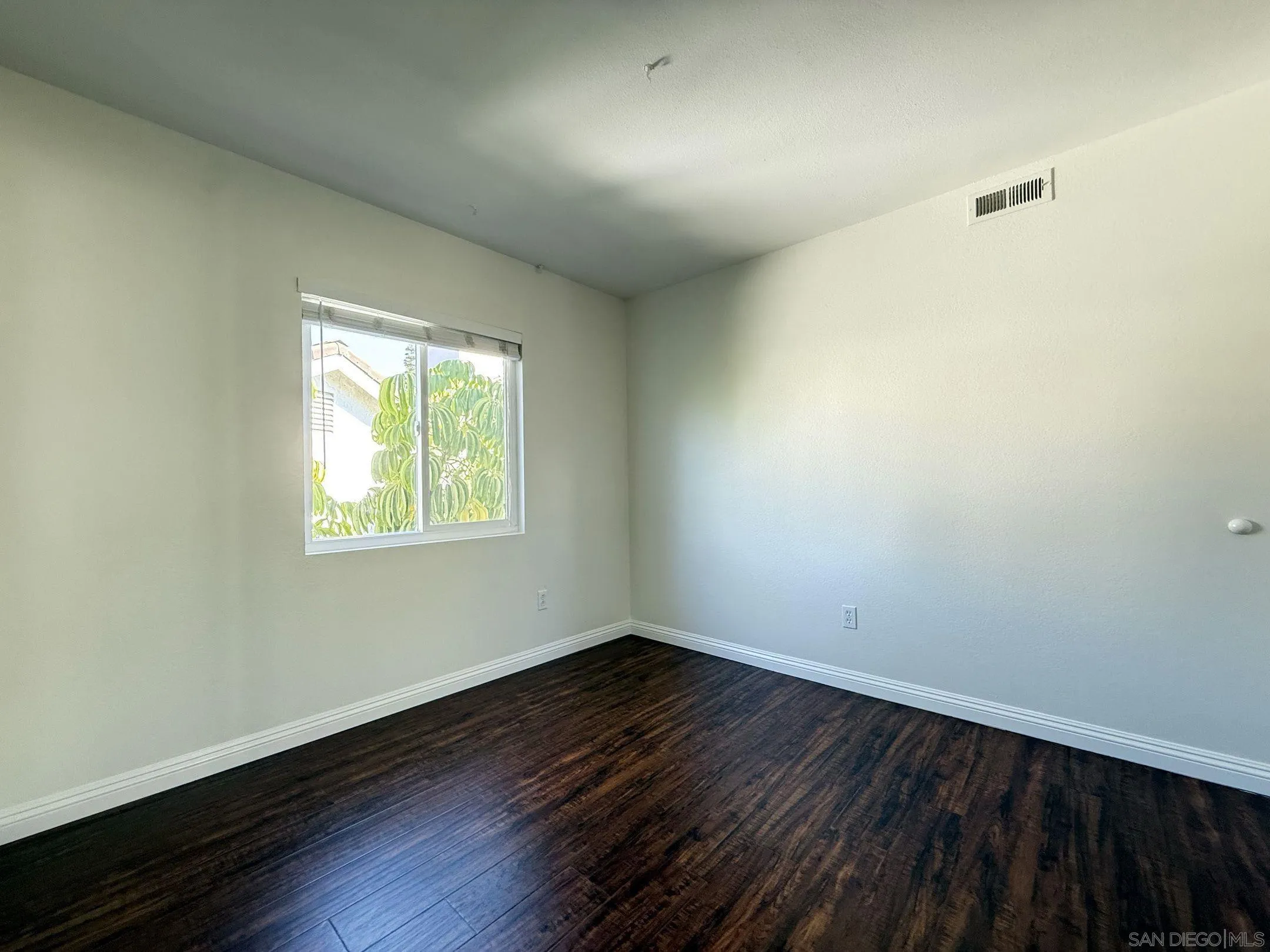 https://cdn.realtyfeed.com/cdn/127/250036593/c468187f9257a765f5a3daf73f856da1.webp