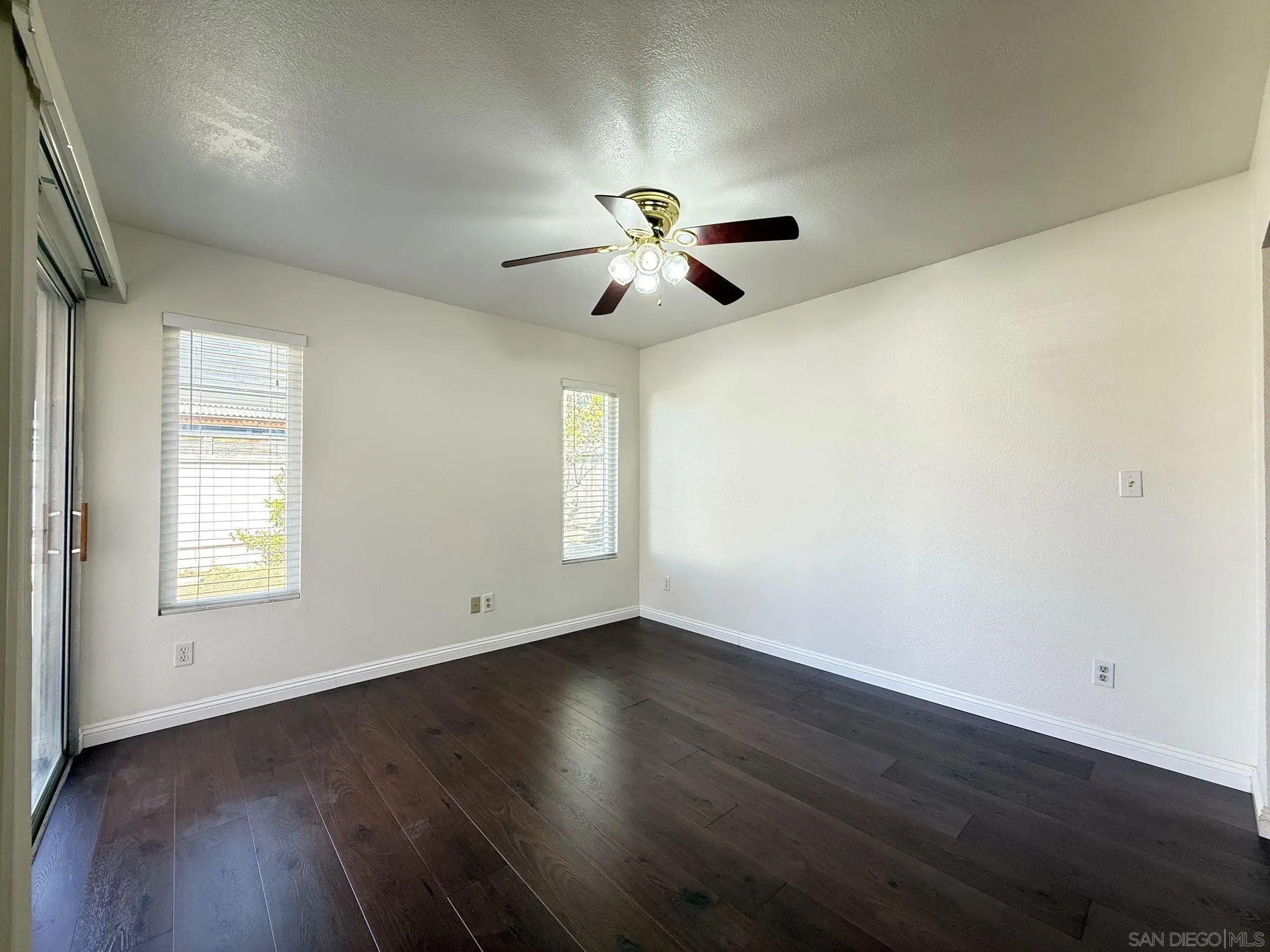 https://cdn.realtyfeed.com/cdn/127/250036593/ea66cb4afde1c3a8f78086d2b1b7768a.webp