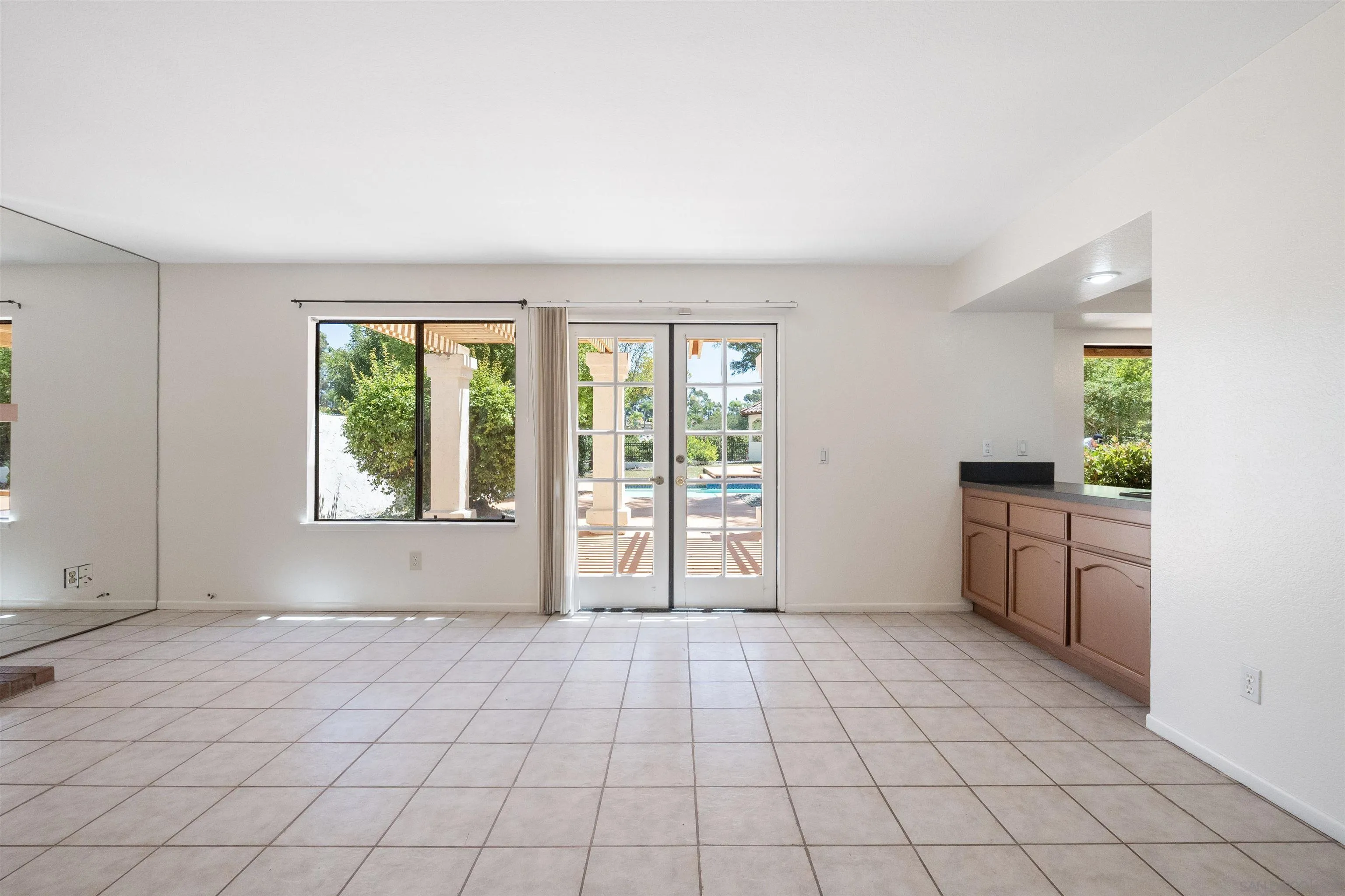 https://cdn.realtyfeed.com/cdn/127/250036596/01a2af33beaea84c2548bb651848eed0.webp