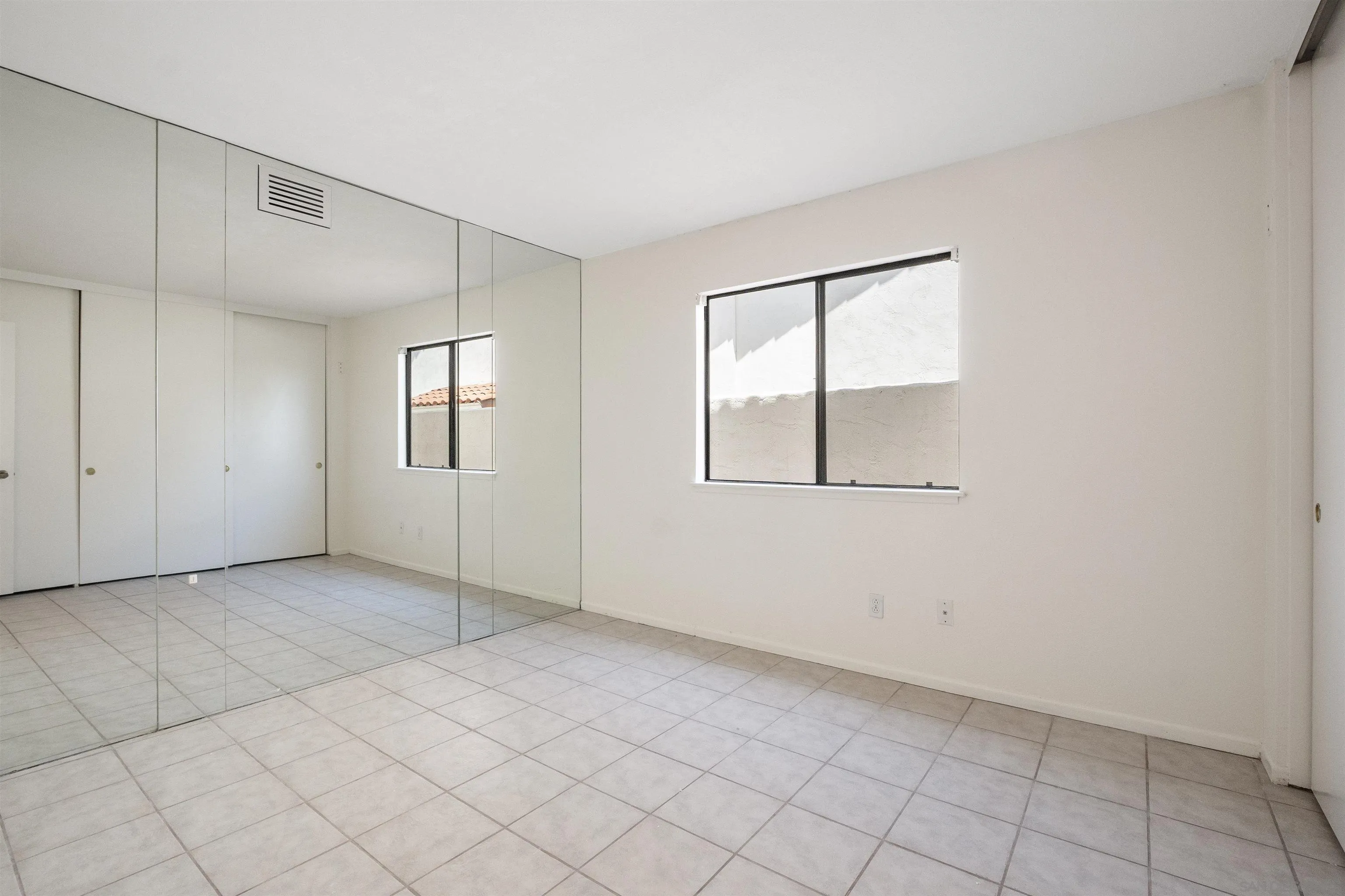 https://cdn.realtyfeed.com/cdn/127/250036596/05f5af6308f5cca3727329836b1d1f84.webp