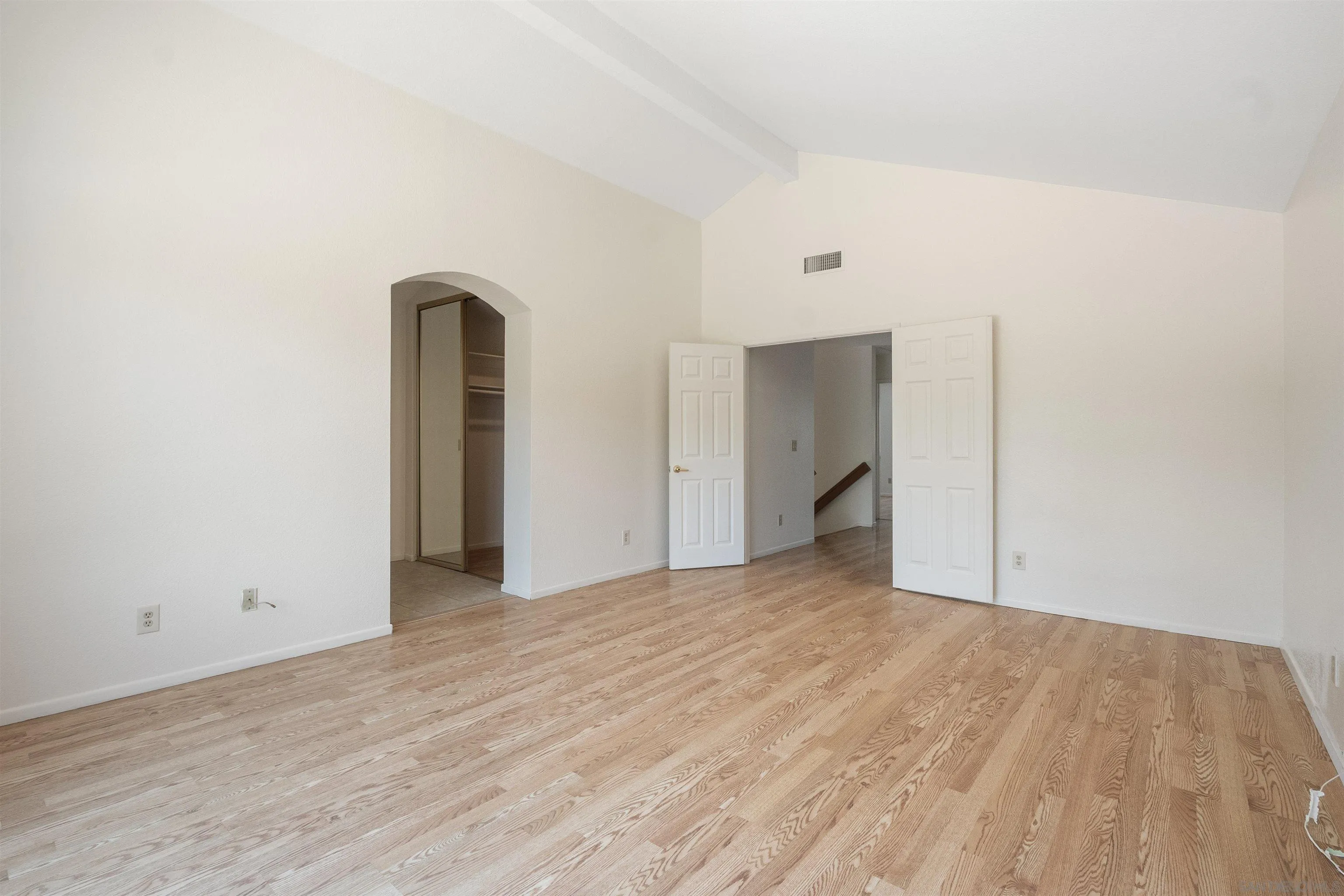 https://cdn.realtyfeed.com/cdn/127/250036596/0749785b61cebc07d36a0fa6aad02c98.webp