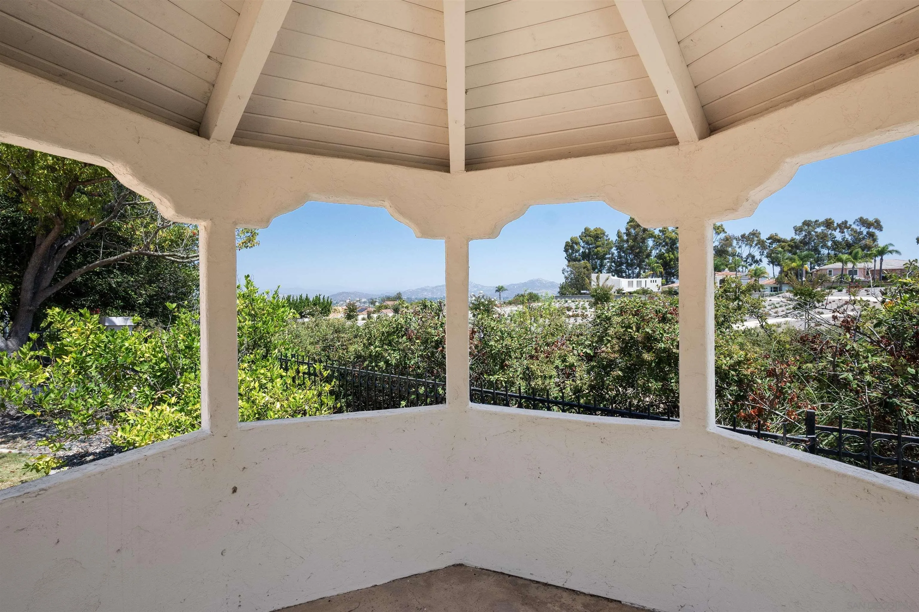 https://cdn.realtyfeed.com/cdn/127/250036596/0d94c01660aa00d378785c06675789f3.webp
