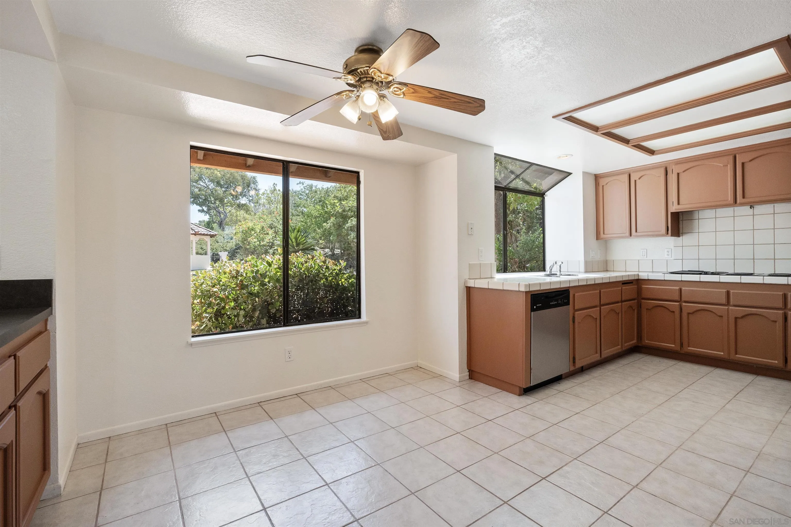 https://cdn.realtyfeed.com/cdn/127/250036596/1d120c710f794e9397b8b22a1f51224e.webp