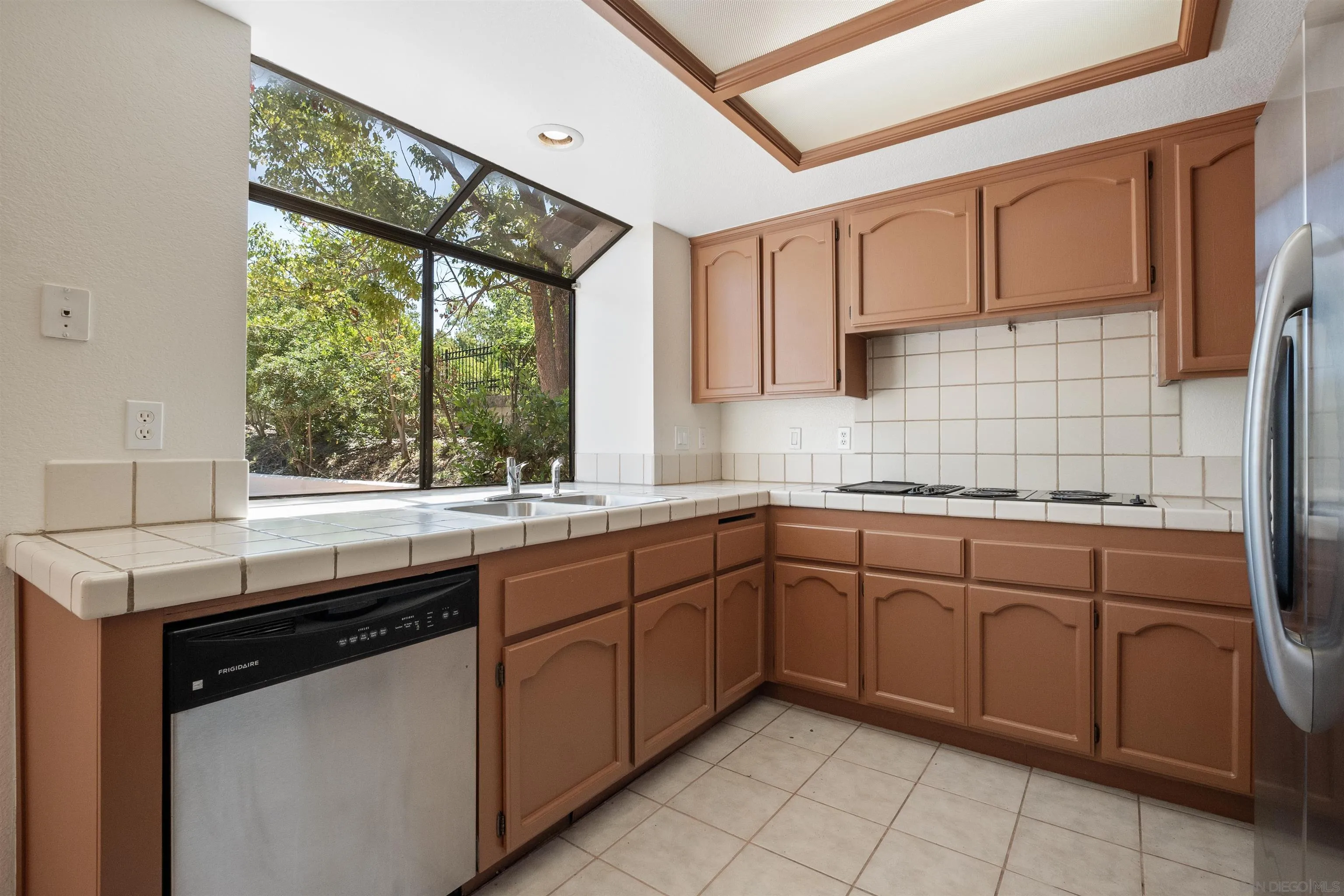 https://cdn.realtyfeed.com/cdn/127/250036596/2aab4afd38f33a5af5efc1f036de4e46.webp